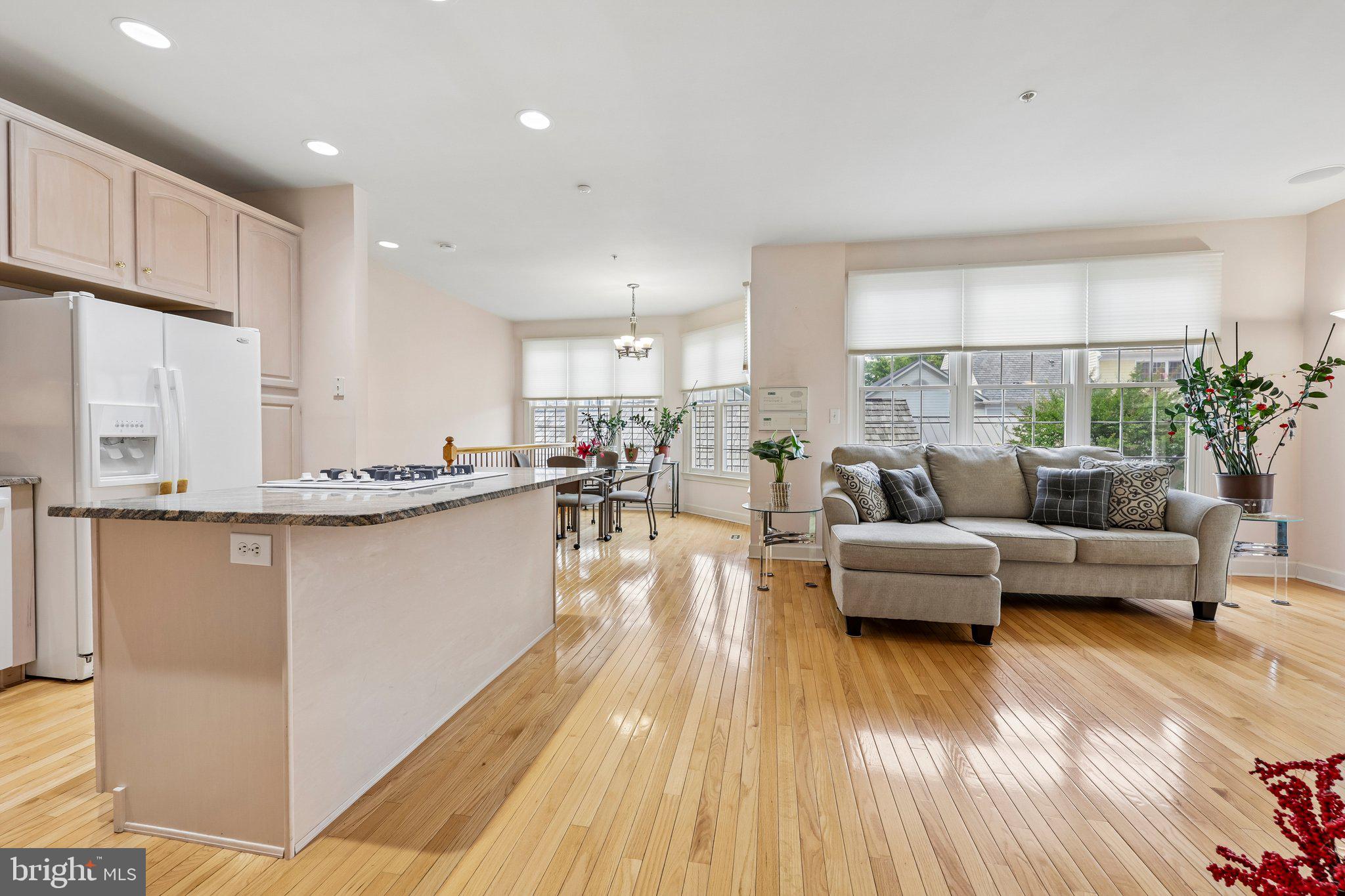 KENTLANDS MIDTOWN - Residential