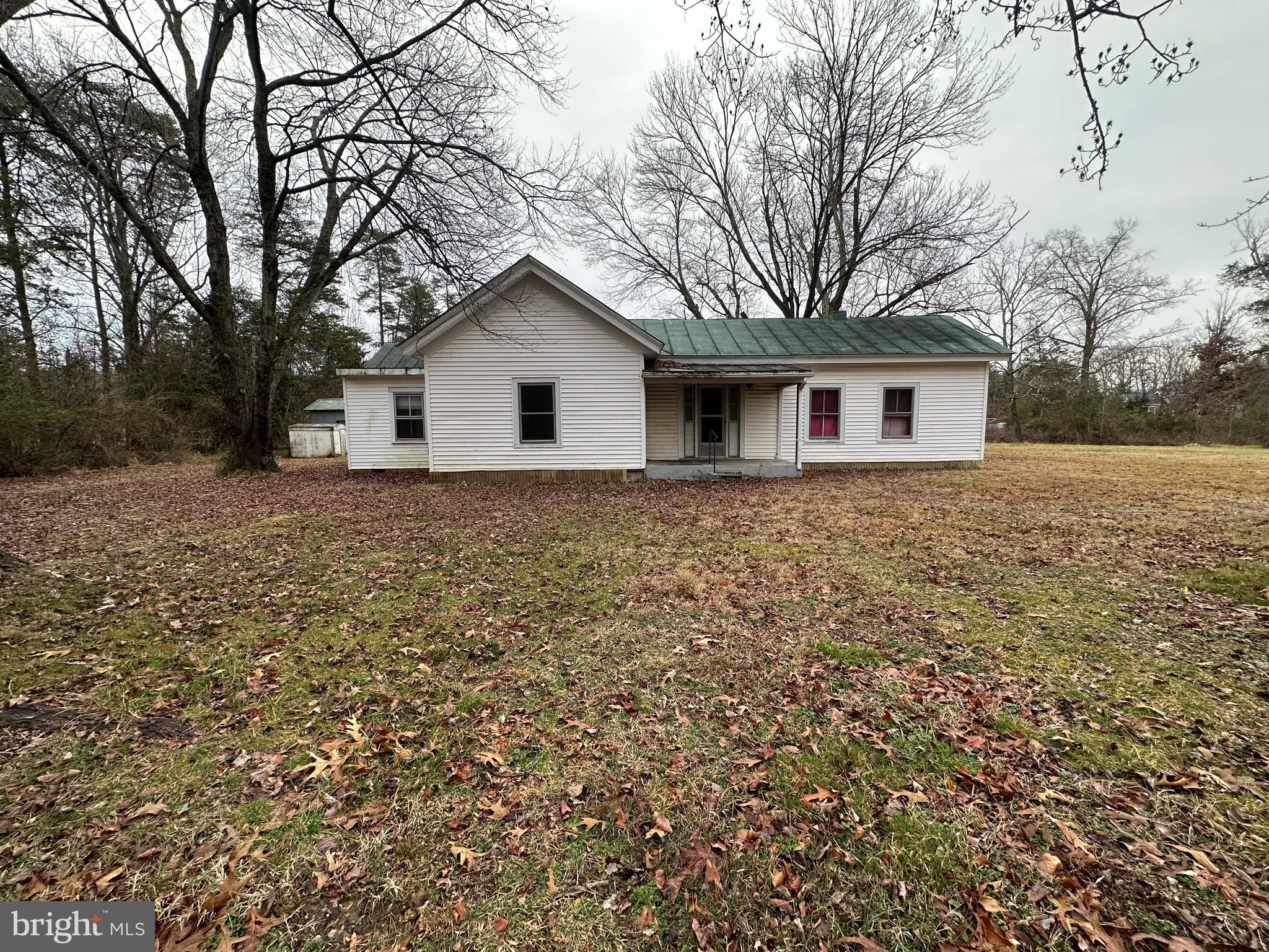 Charming property with immense potential in an exceptional location! This diamond in the rough is nestled 5 minutes from the Town of Louisa. Investors bring your vision and creativity to transform this hidden gem. Don't miss out on this chance to reimagine and revamp this property to truly shine.