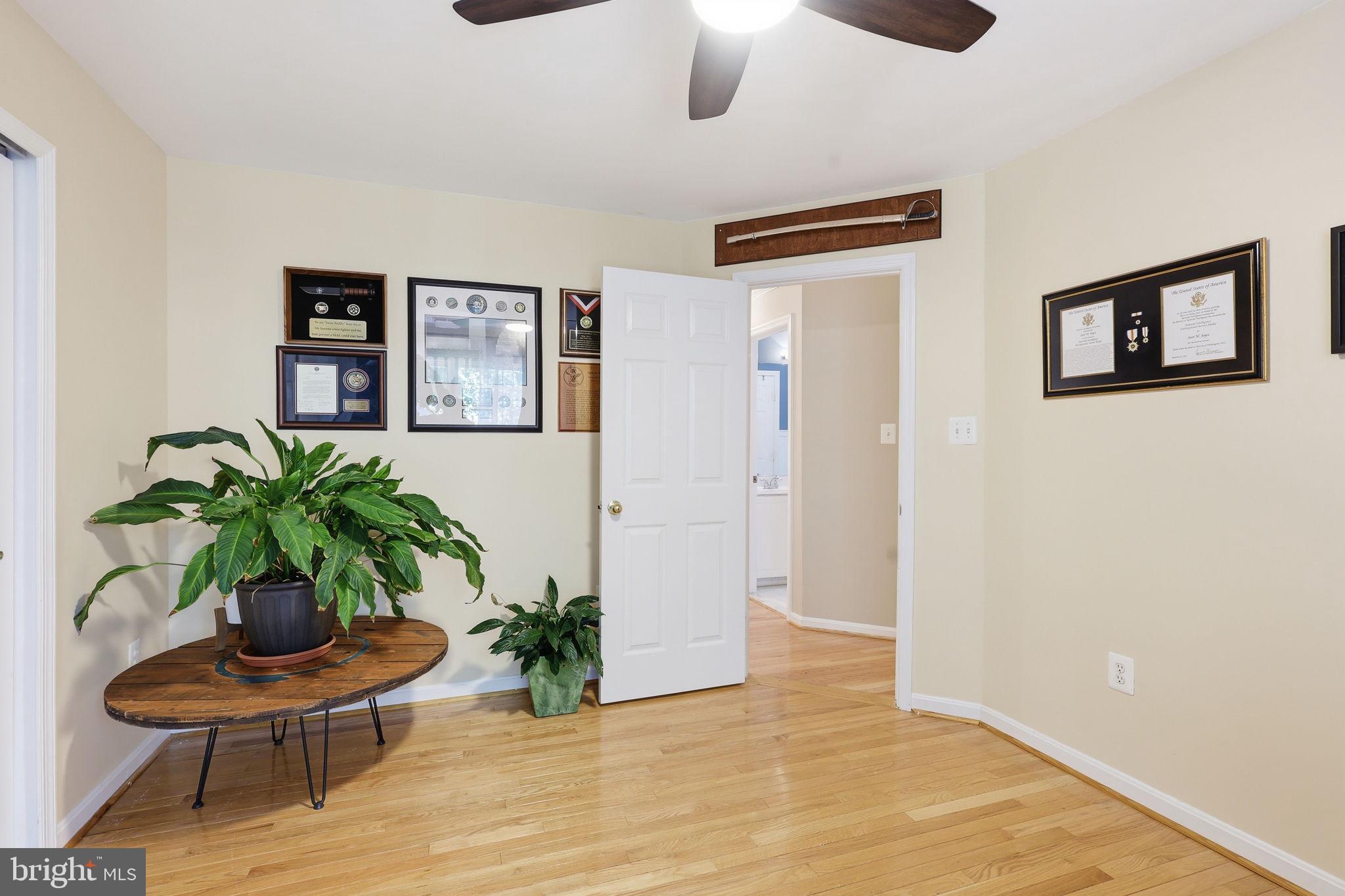 BROADLANDS - Residential