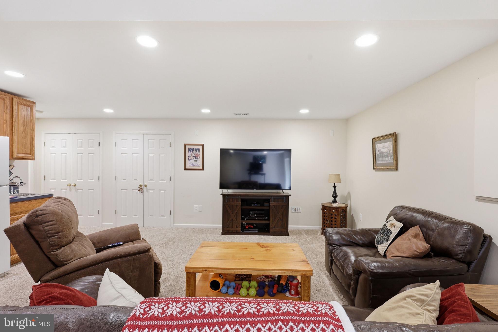 BROADLANDS - Residential