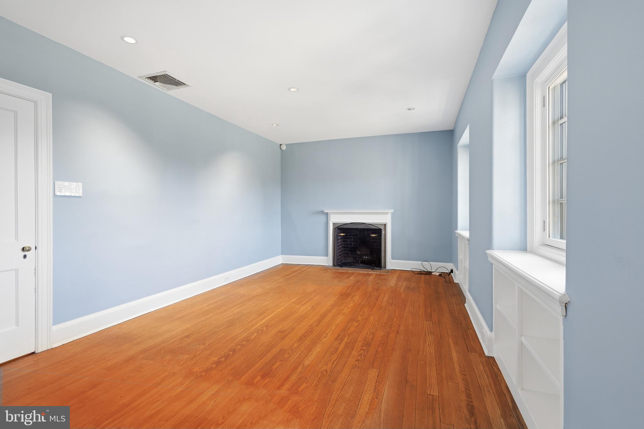 CHESTNUT HILL - Residential