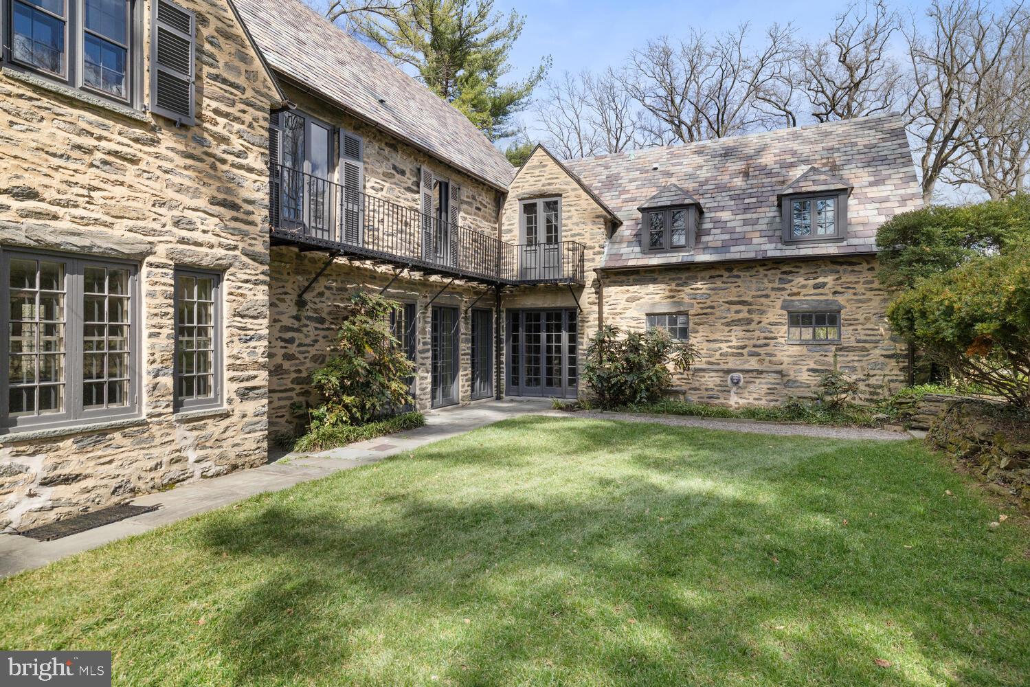CHESTNUT HILL - Residential