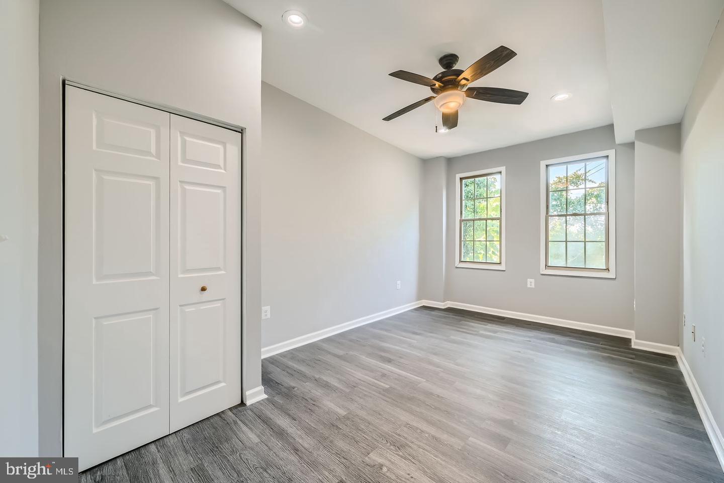 JOHNSTON SQUARE - Residential