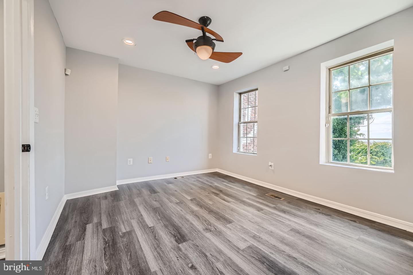 JOHNSTON SQUARE - Residential