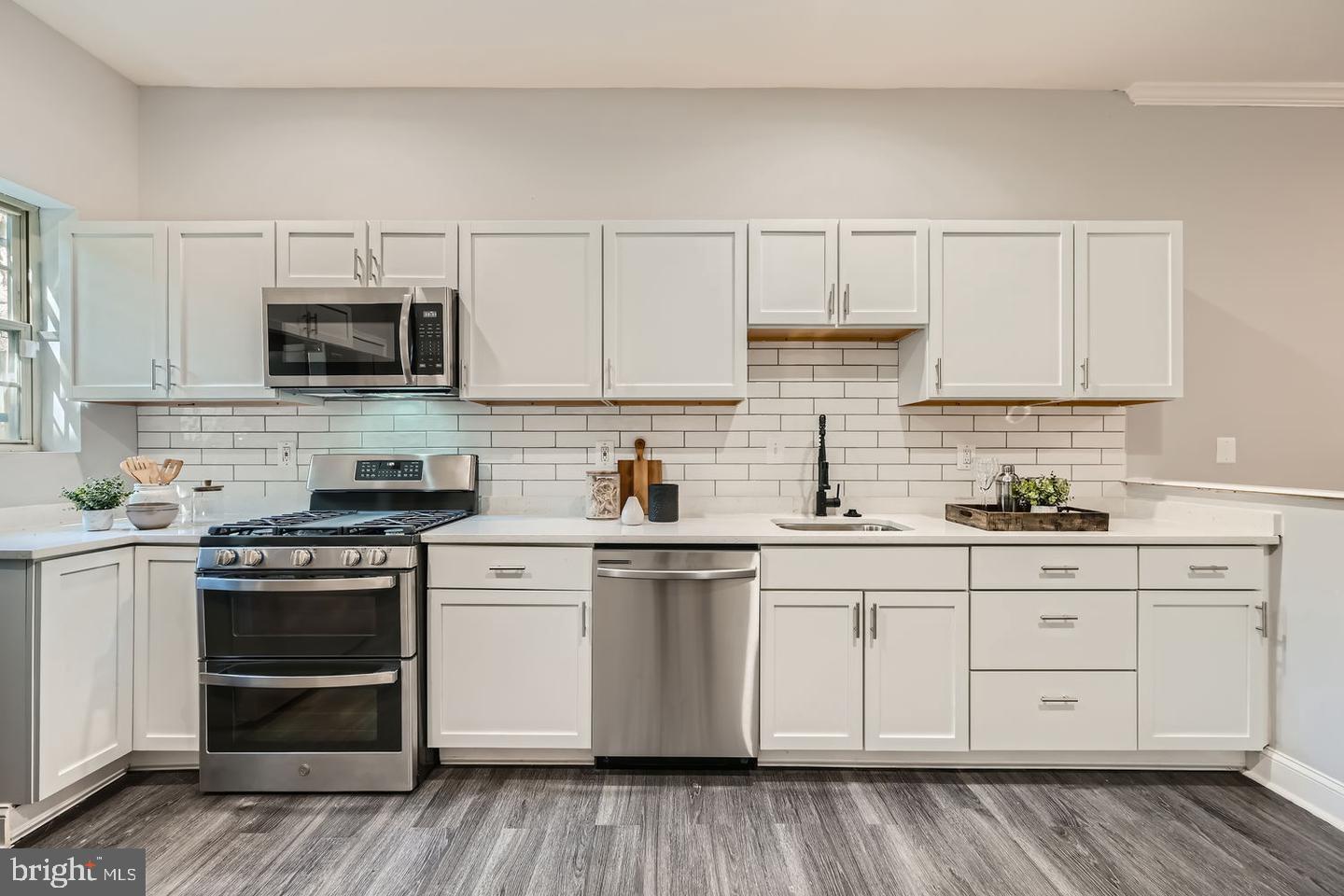 JOHNSTON SQUARE - Residential