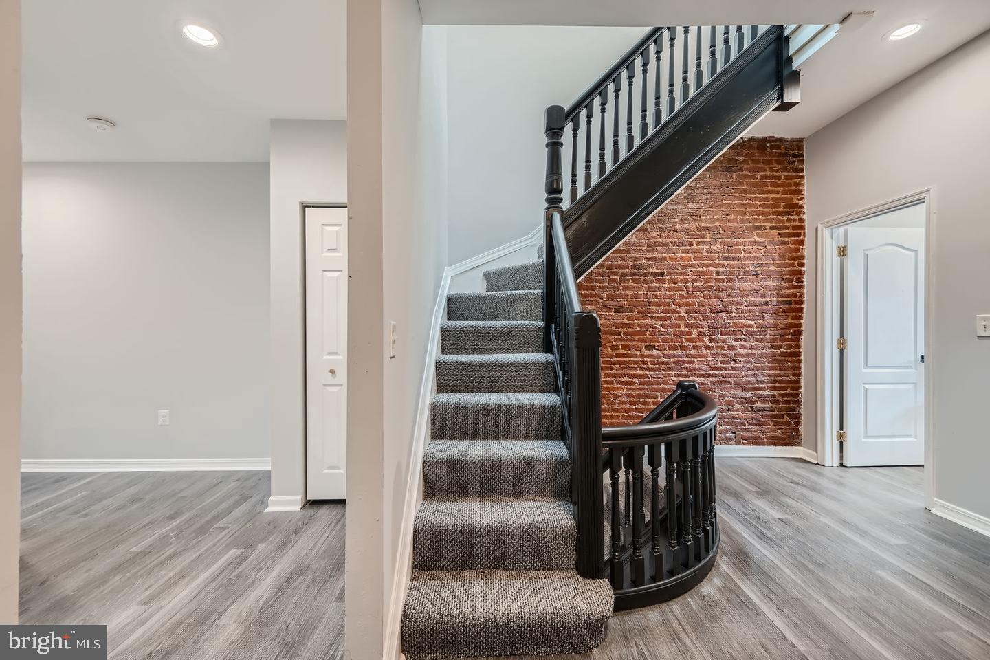 JOHNSTON SQUARE - Residential