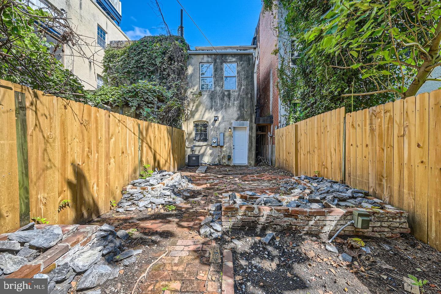 JOHNSTON SQUARE - Residential
