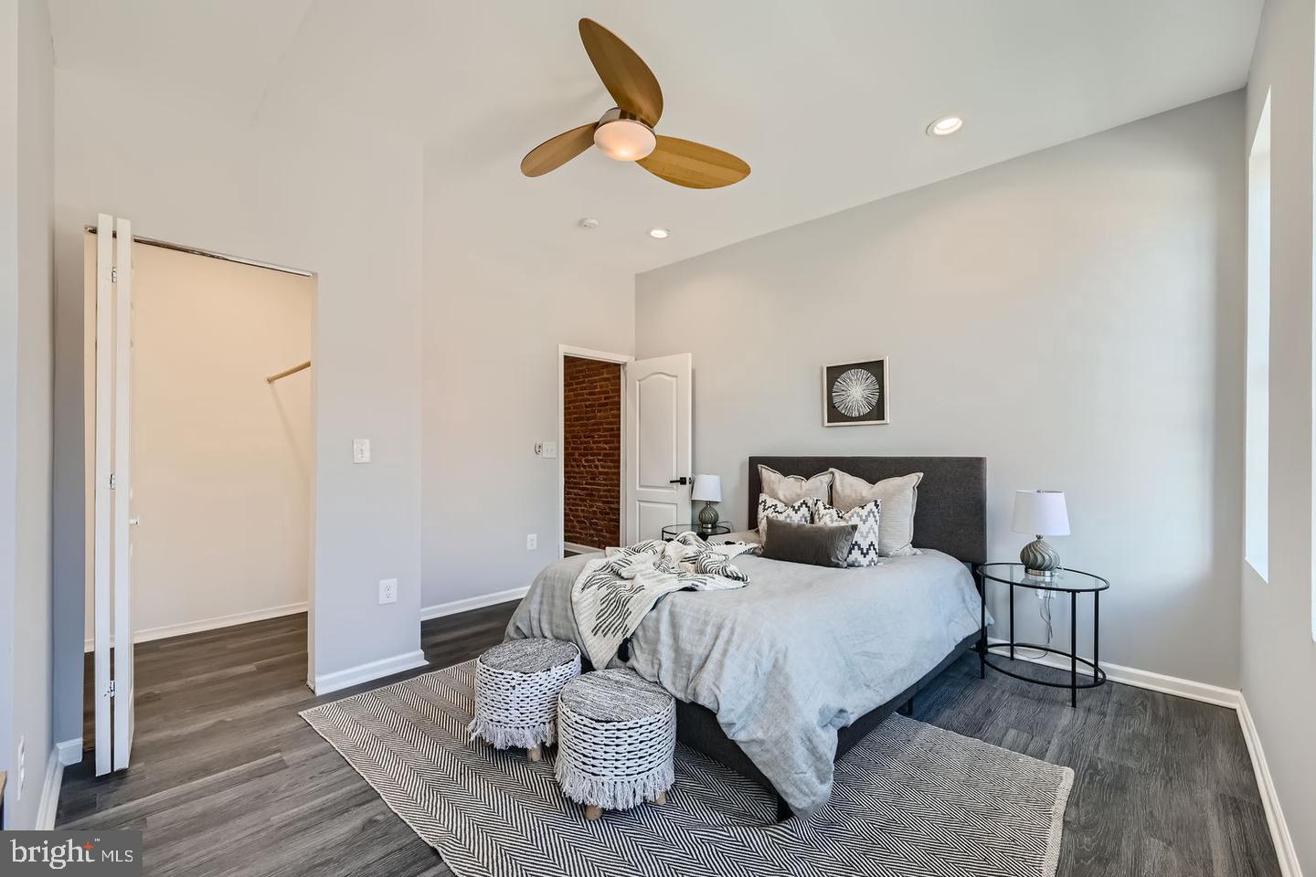 JOHNSTON SQUARE - Residential