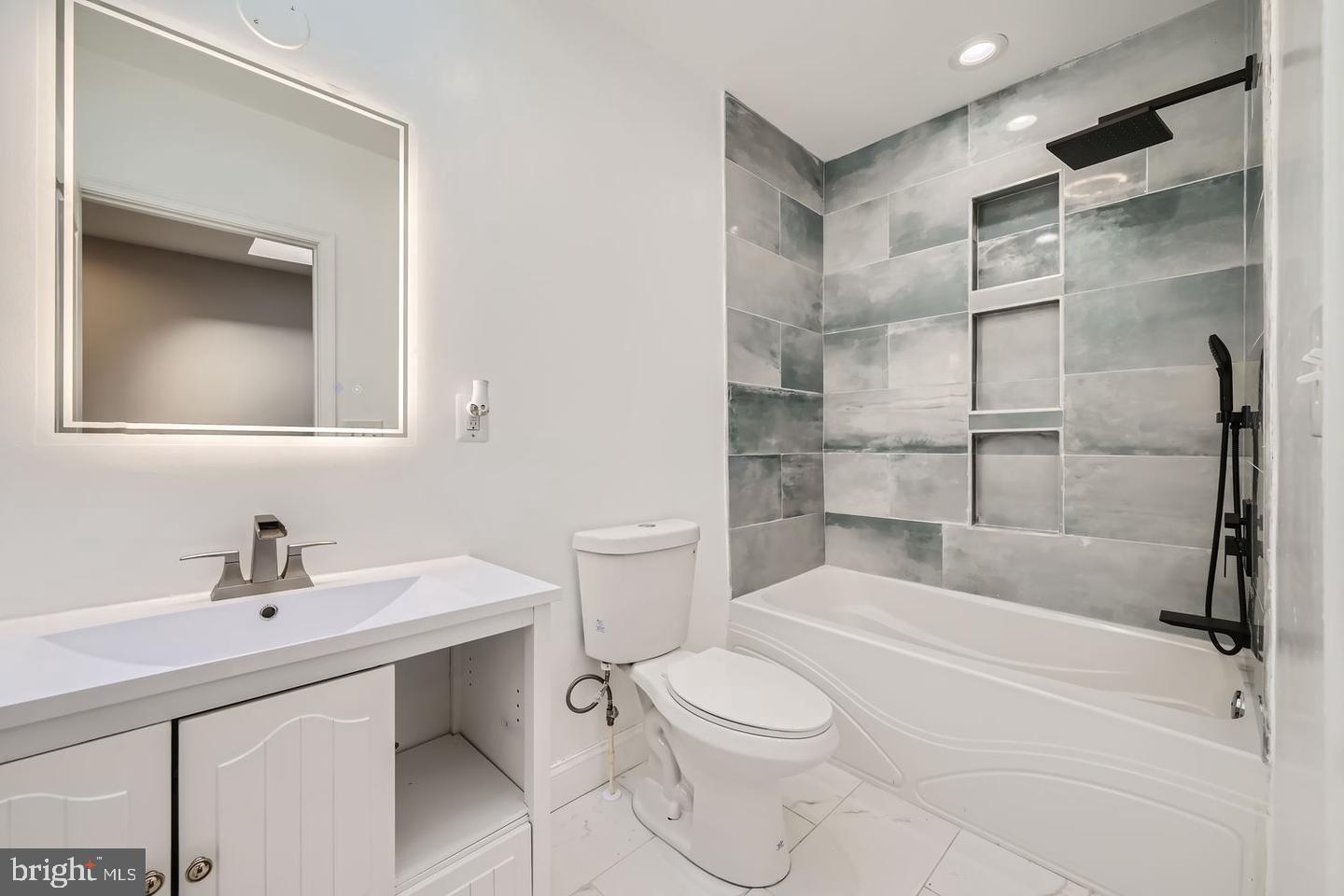 JOHNSTON SQUARE - Residential