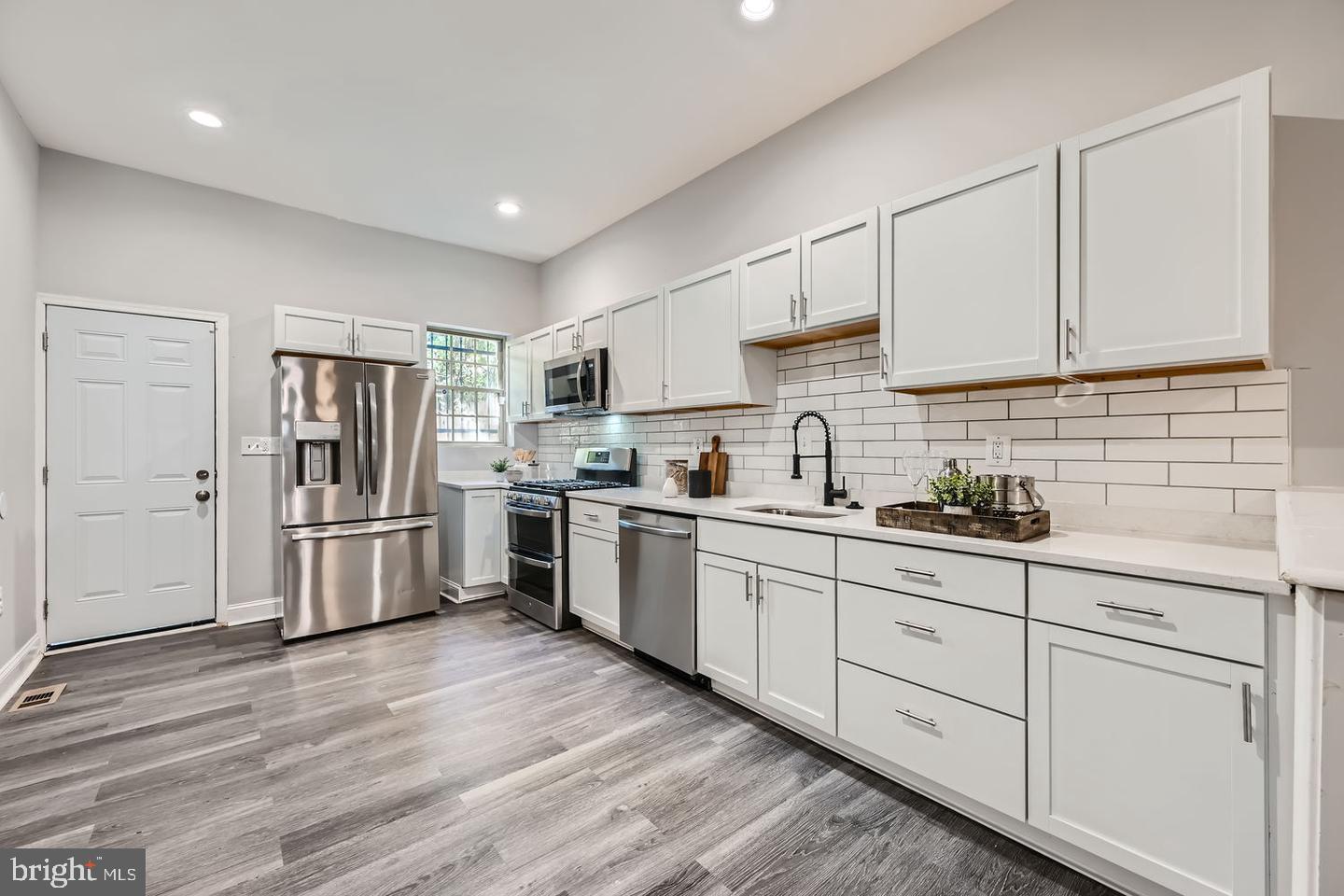 JOHNSTON SQUARE - Residential