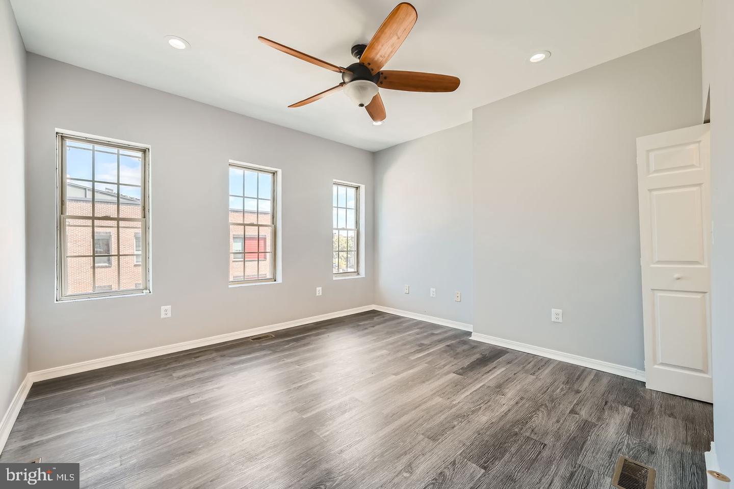 JOHNSTON SQUARE - Residential