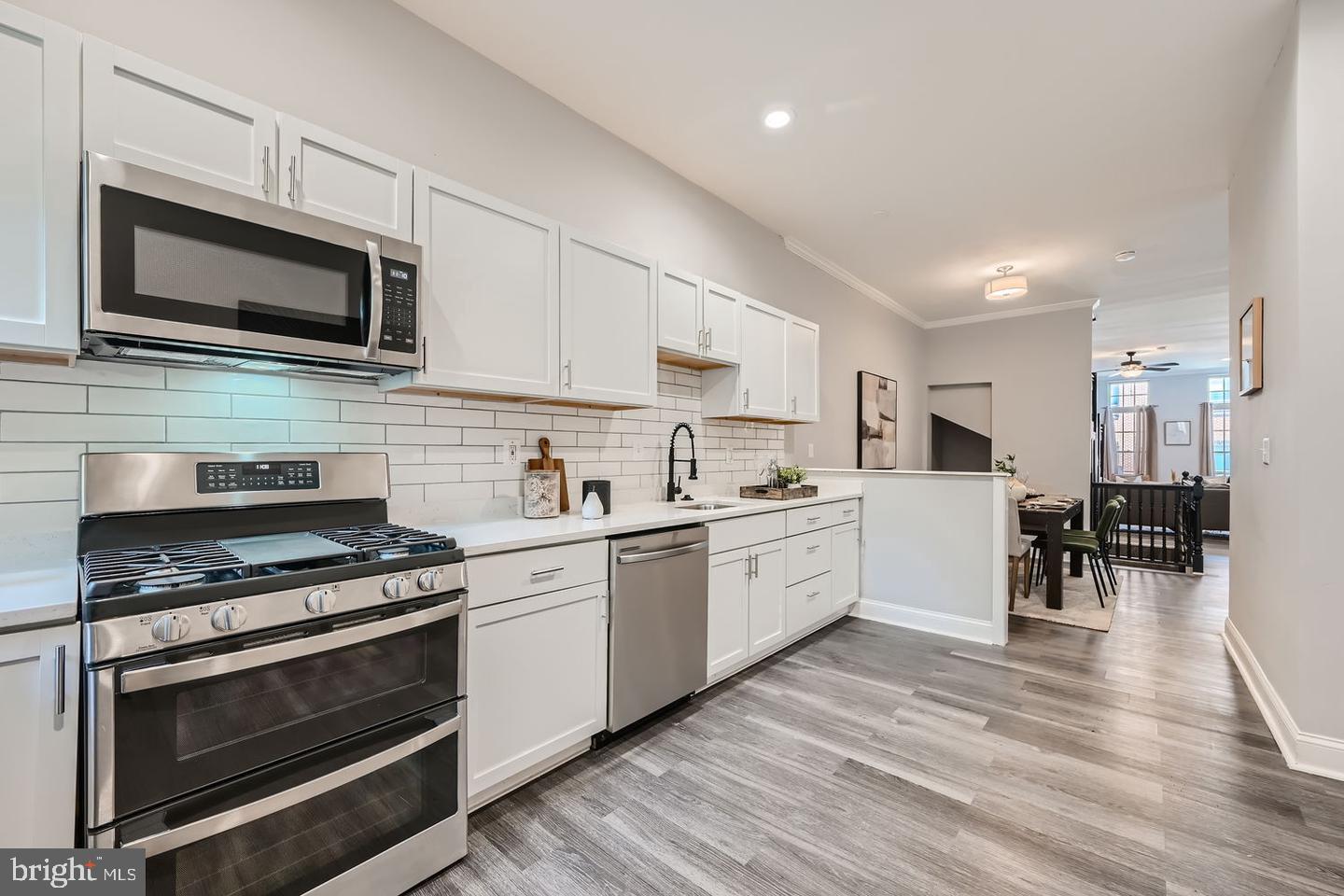 JOHNSTON SQUARE - Residential