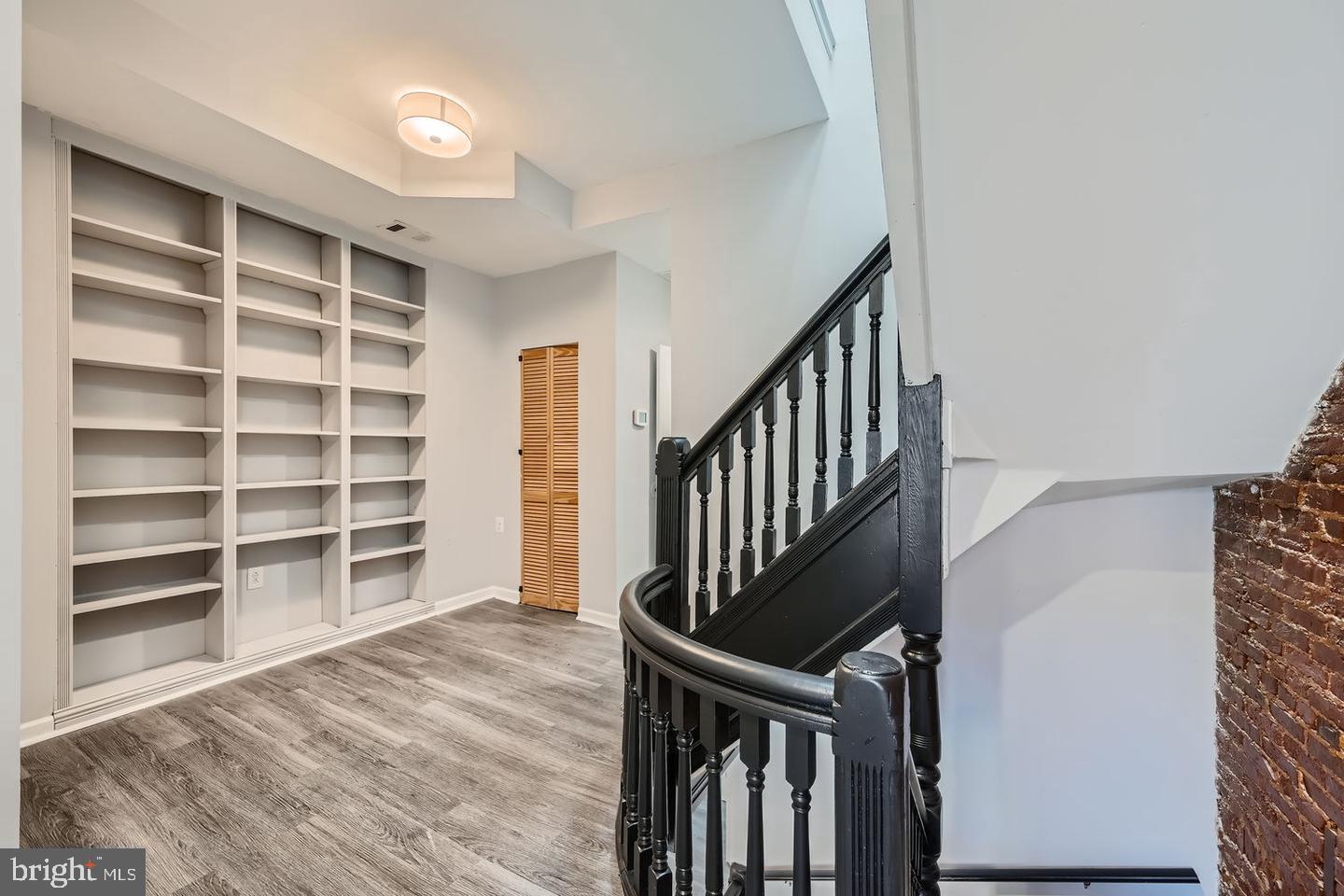 JOHNSTON SQUARE - Residential