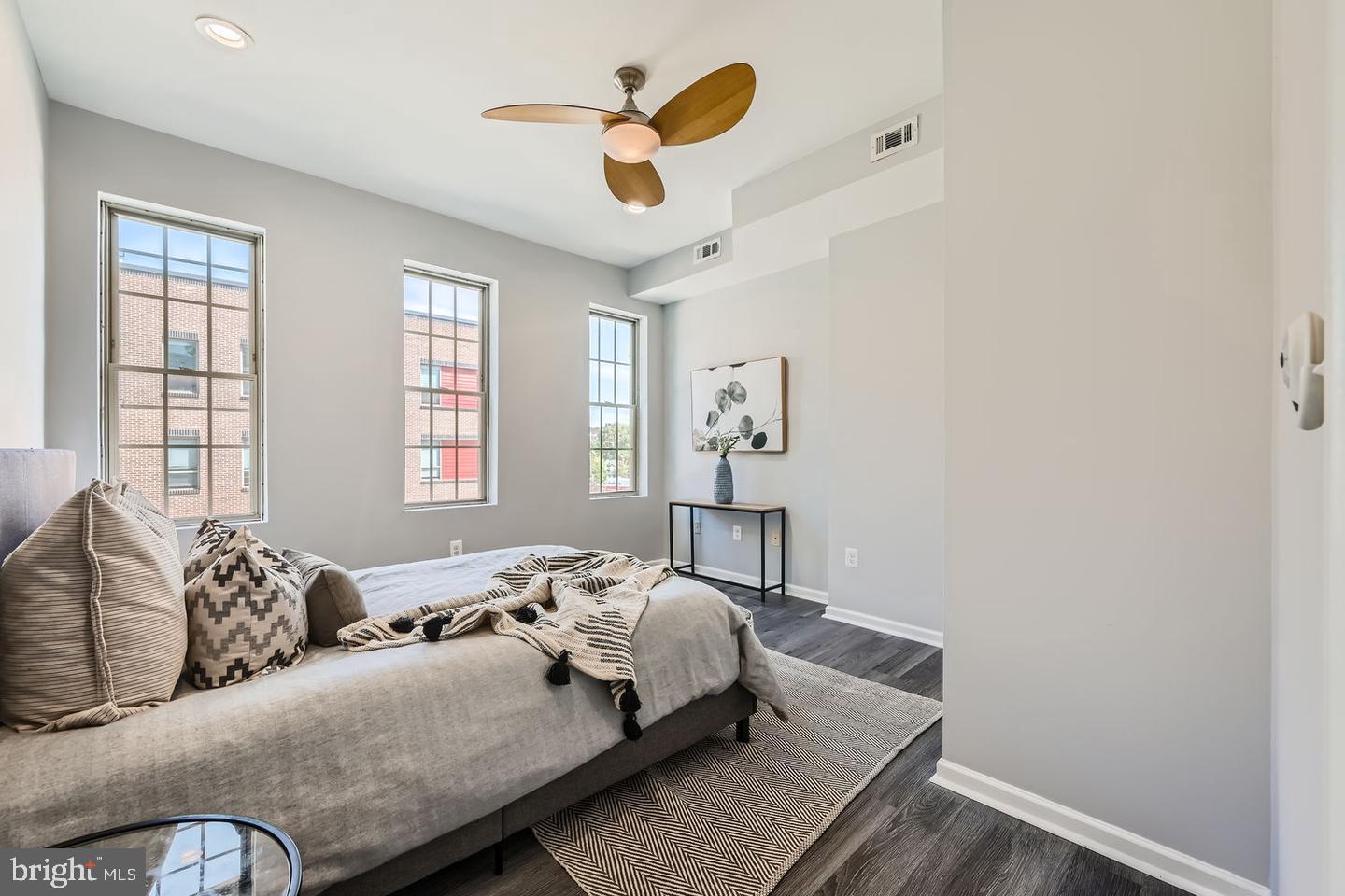 JOHNSTON SQUARE - Residential