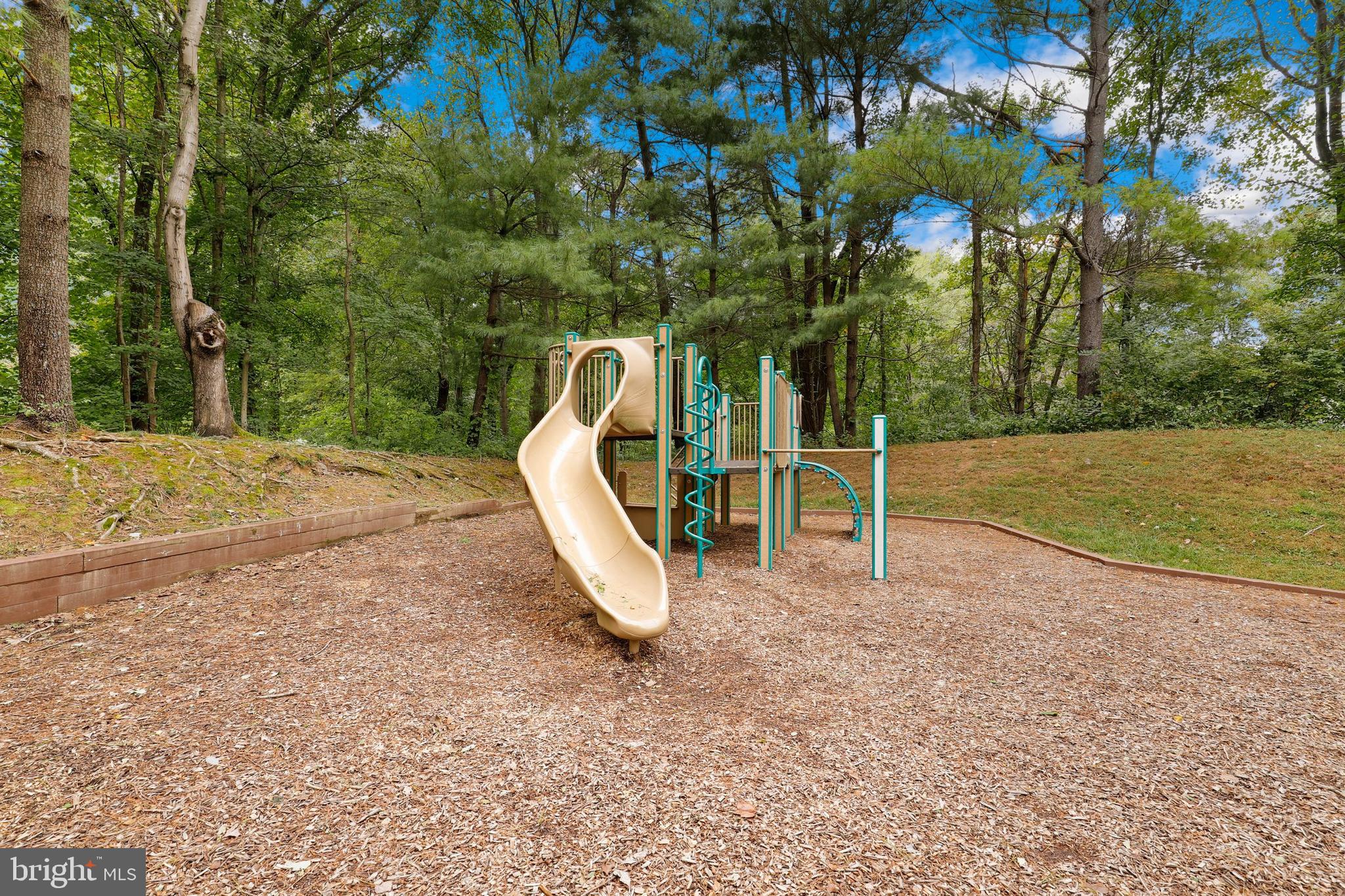 LONGWOOD KNOLLS - Residential