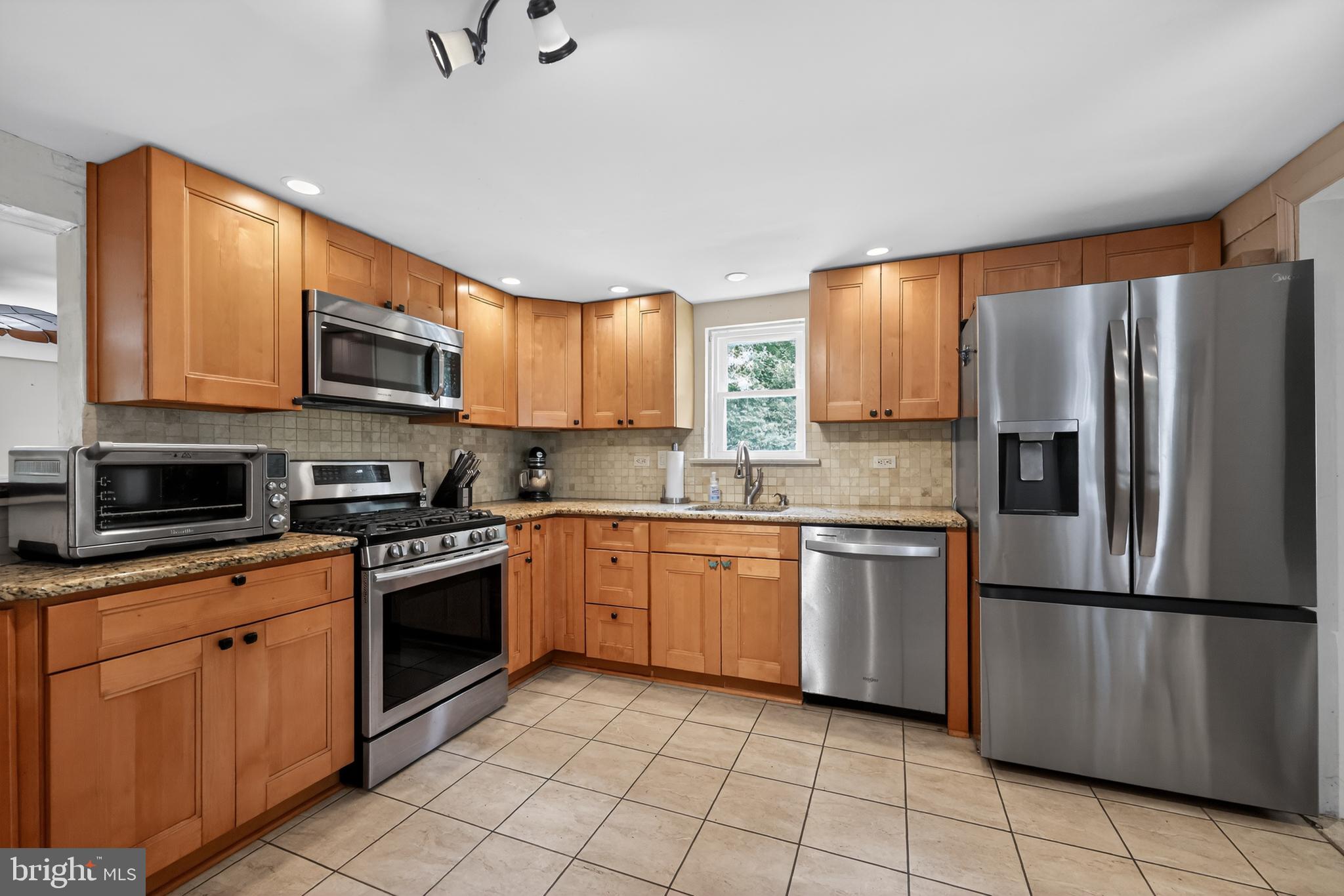 COLONIAL PARK - Residential