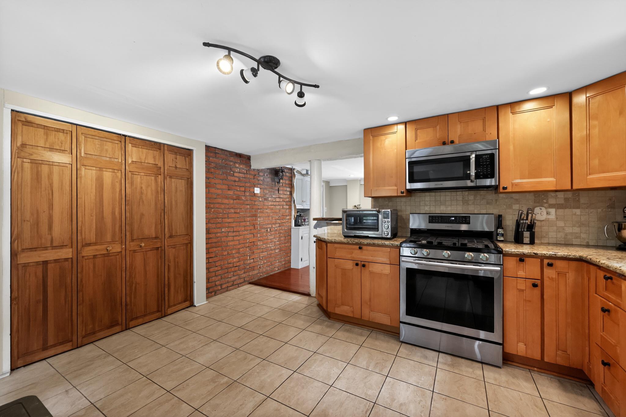 COLONIAL PARK - Residential