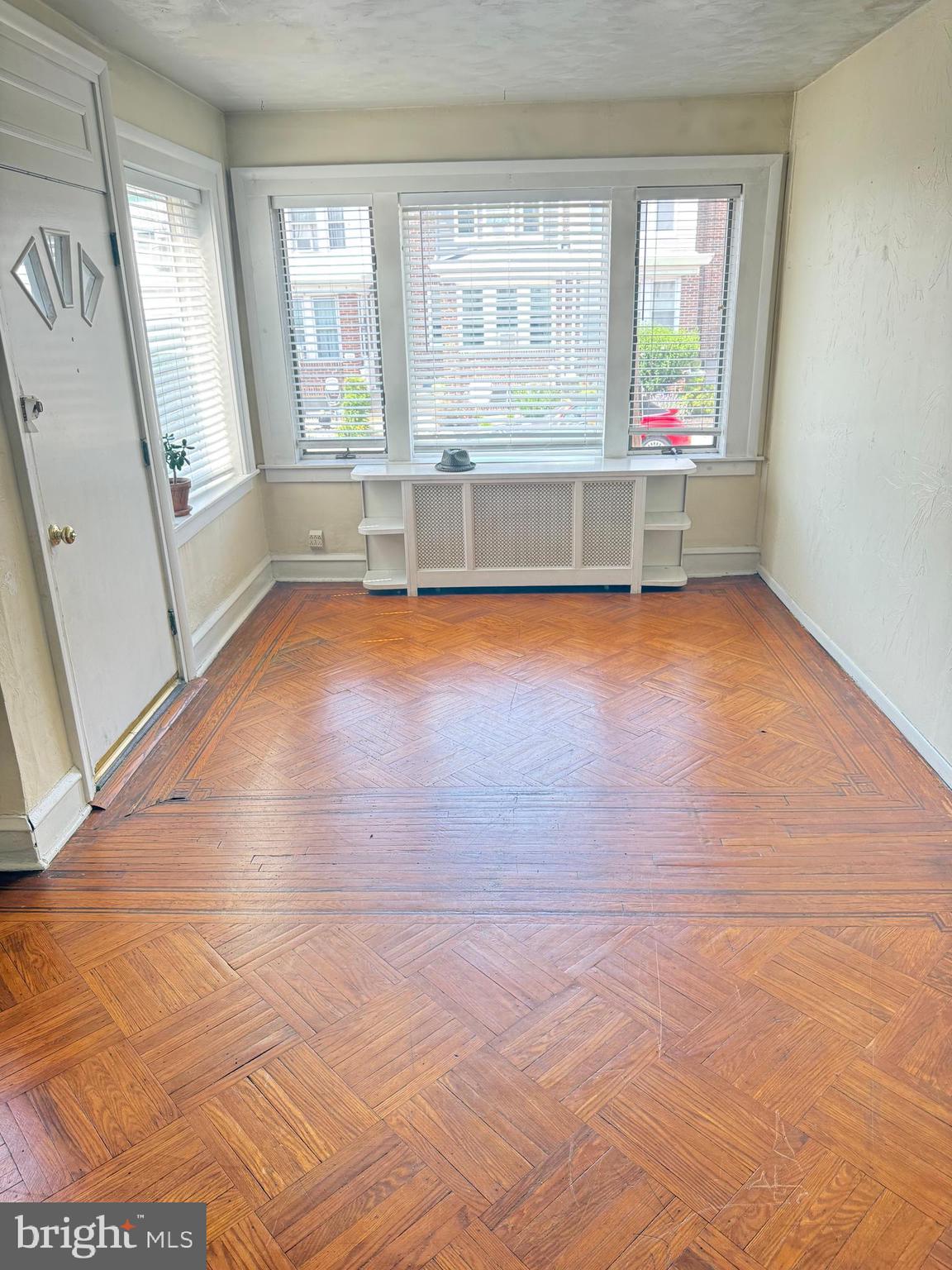 ROXBOROUGH - Residential