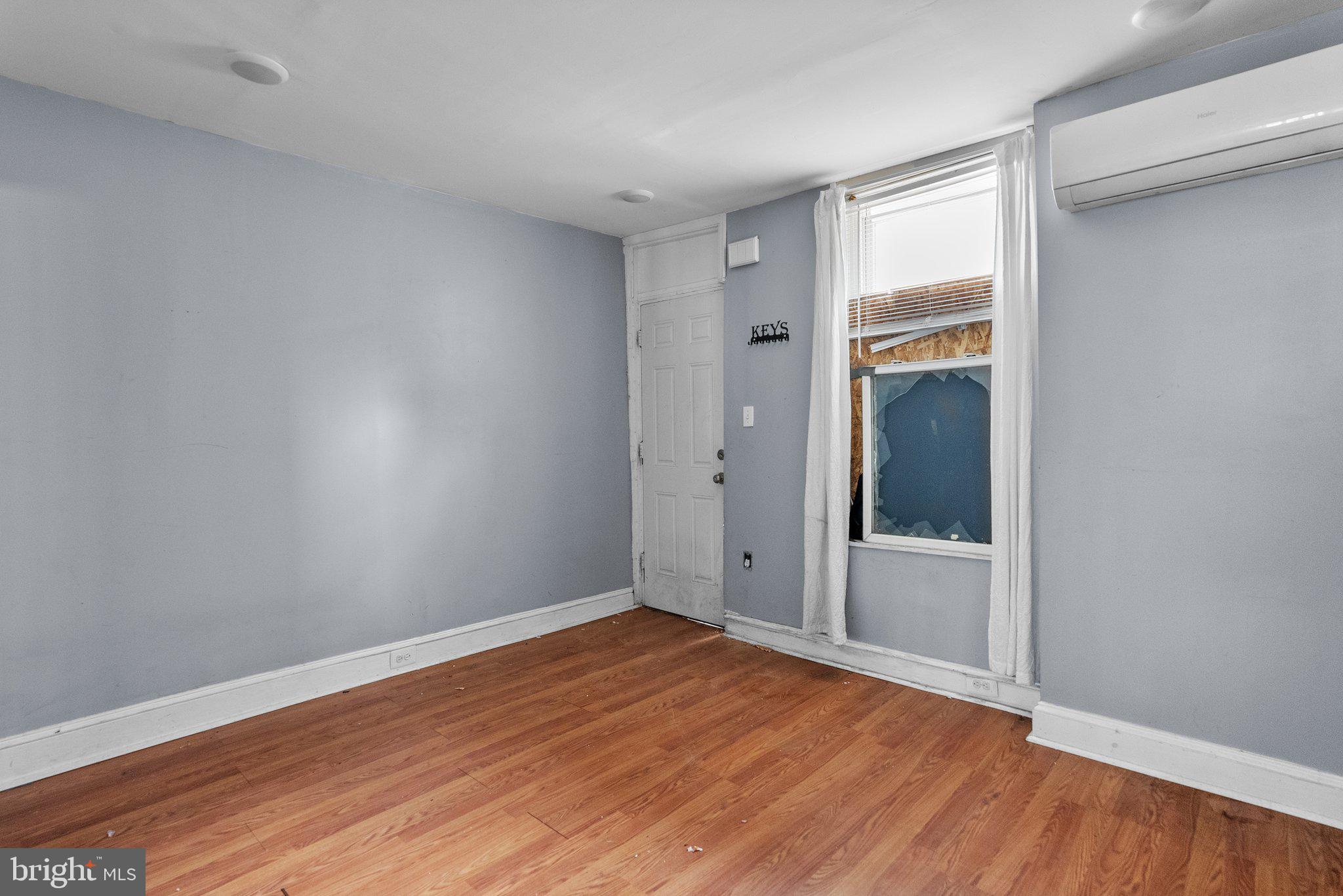 EAST KENSINGTON - Residential