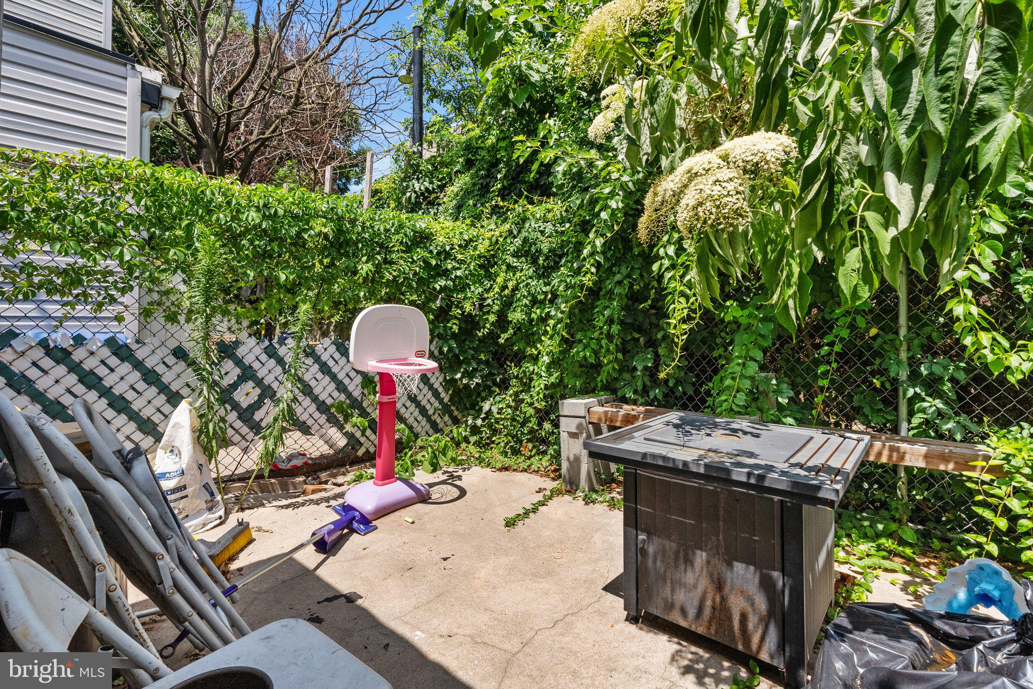 EAST KENSINGTON - Residential