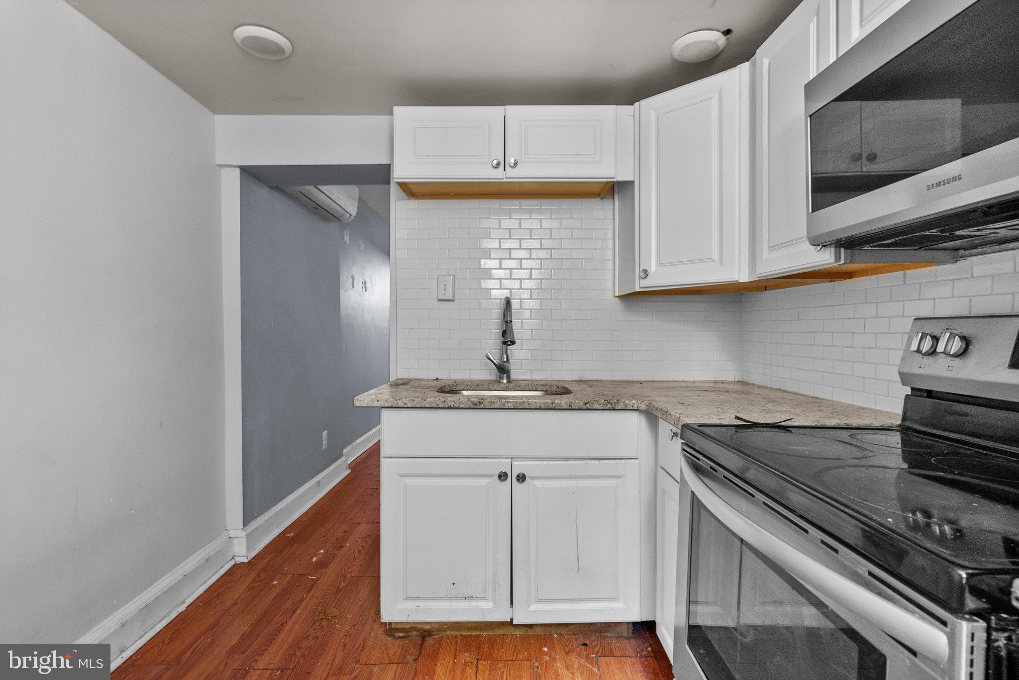 EAST KENSINGTON - Residential