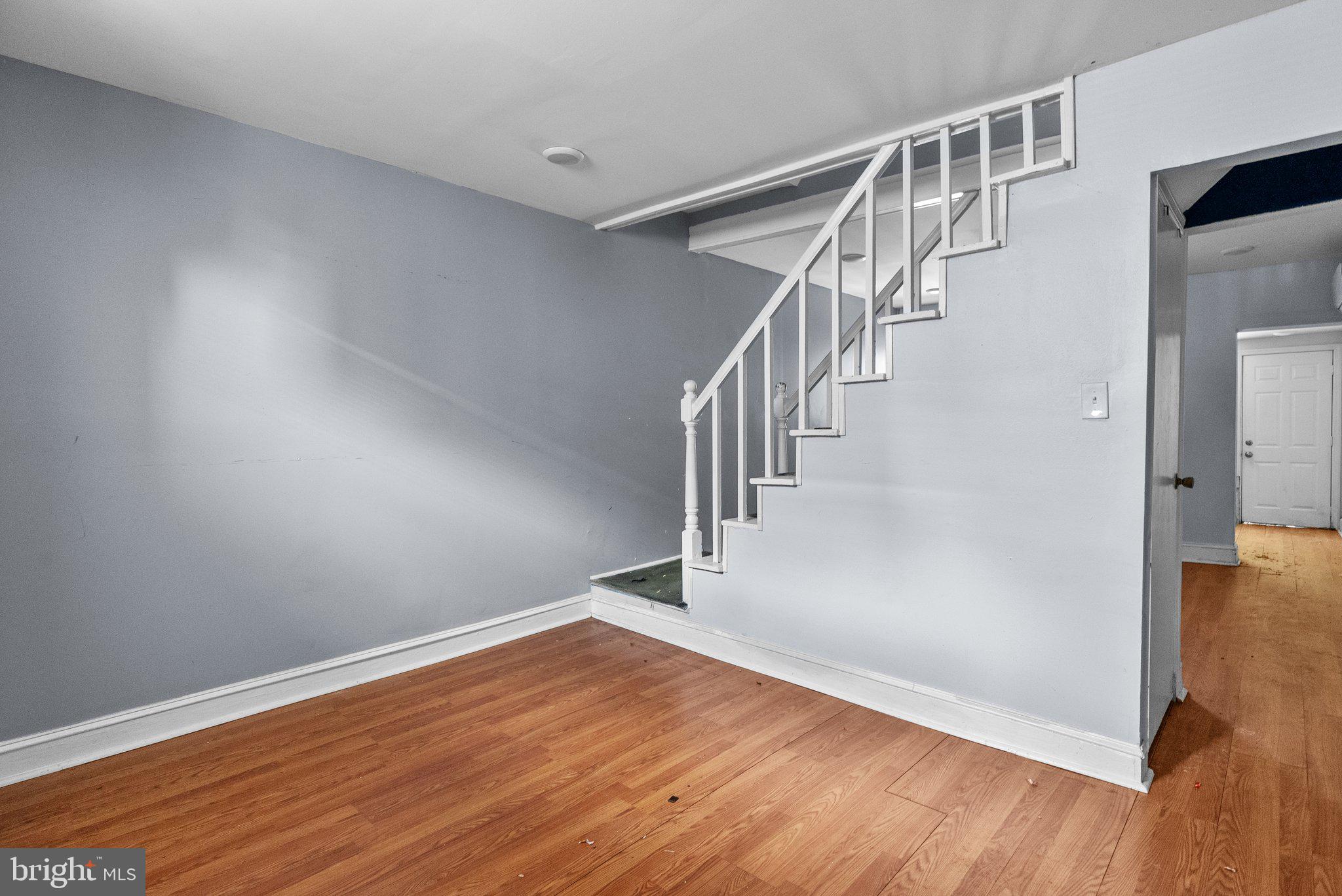 EAST KENSINGTON - Residential