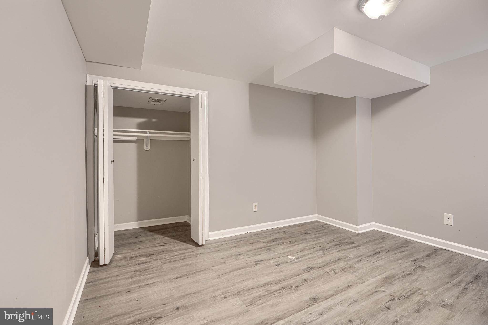 HALLFIELD MANOR - Residential