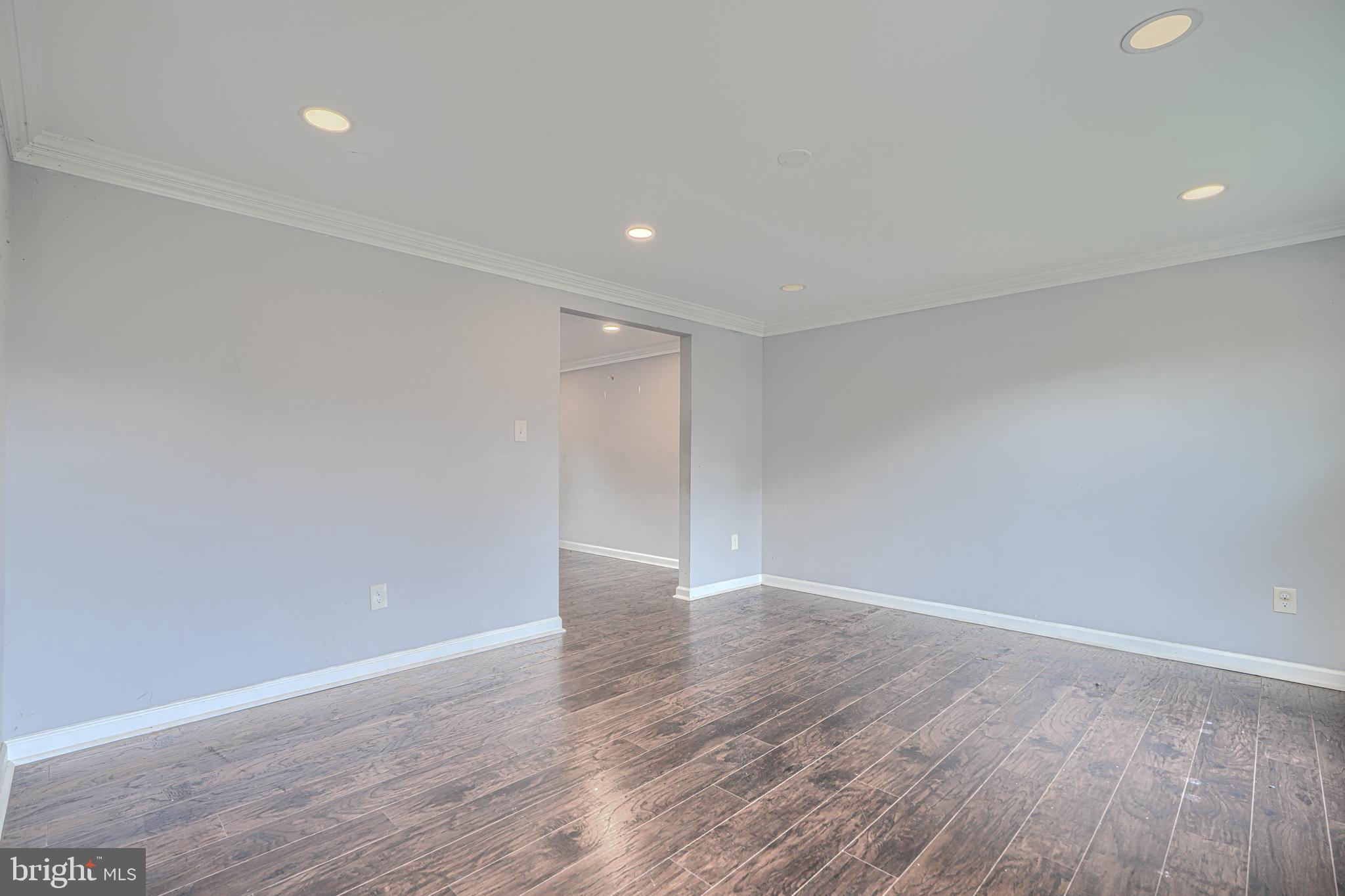 HALLFIELD MANOR - Residential