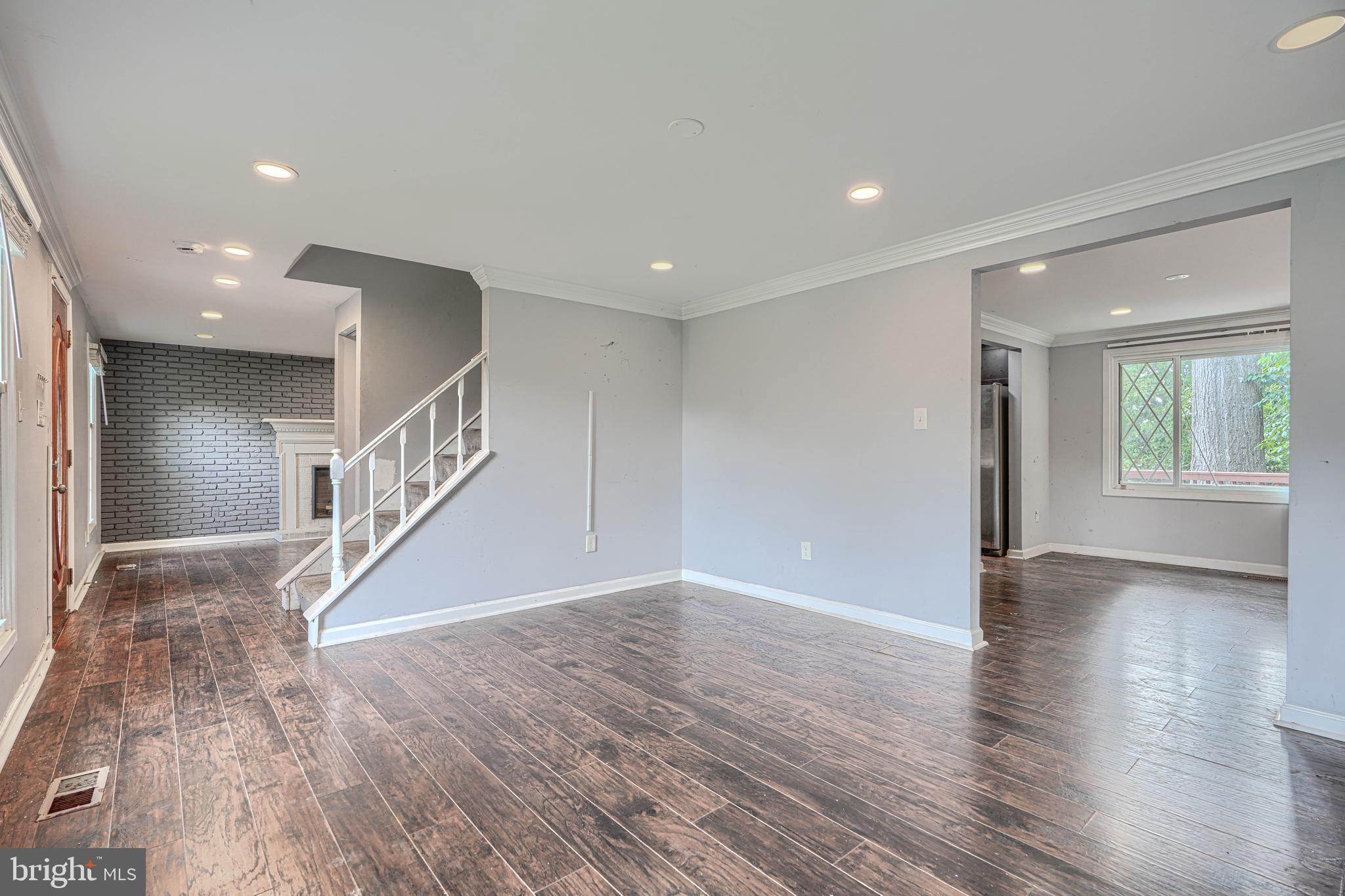 HALLFIELD MANOR - Residential