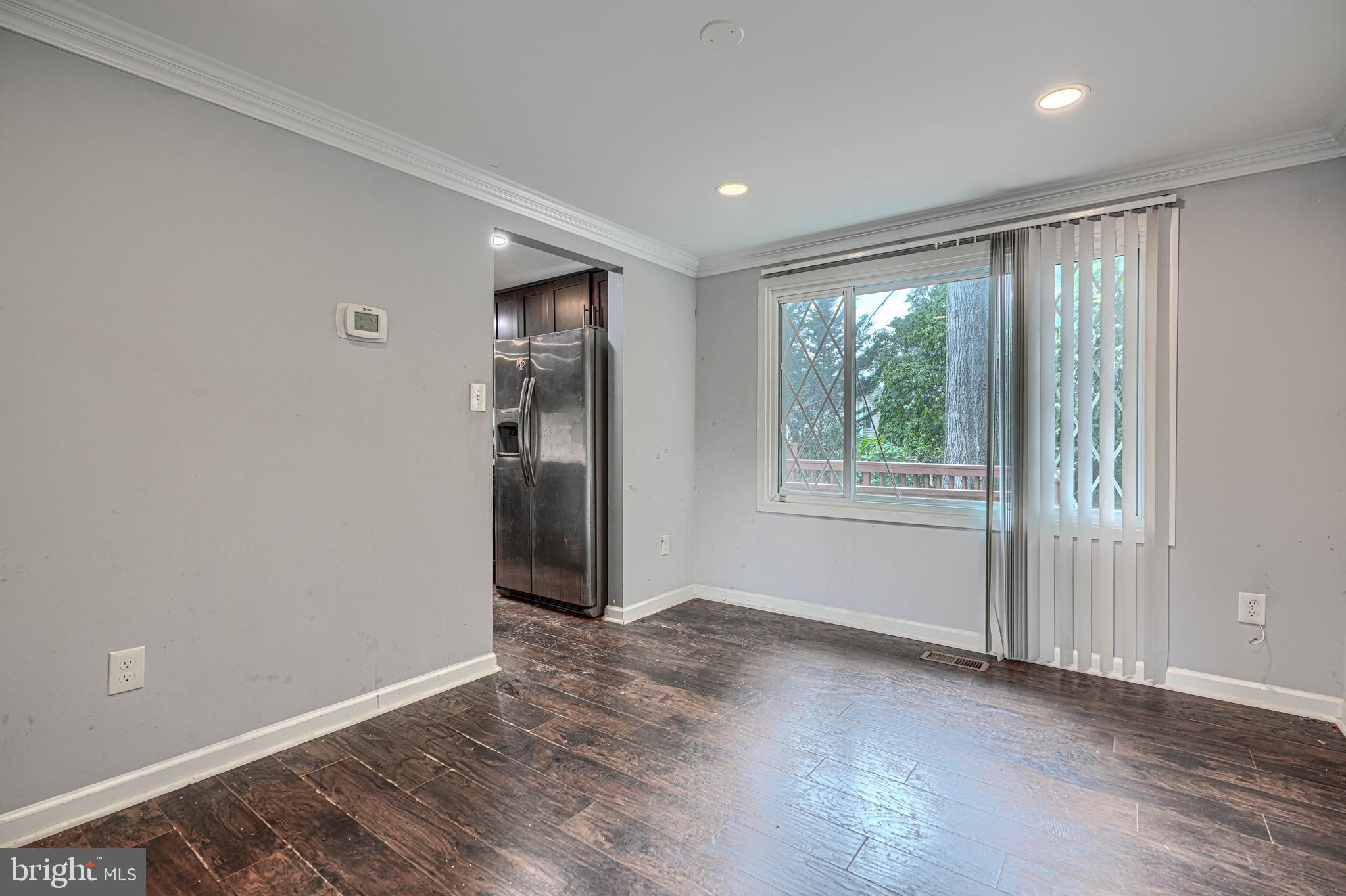 HALLFIELD MANOR - Residential