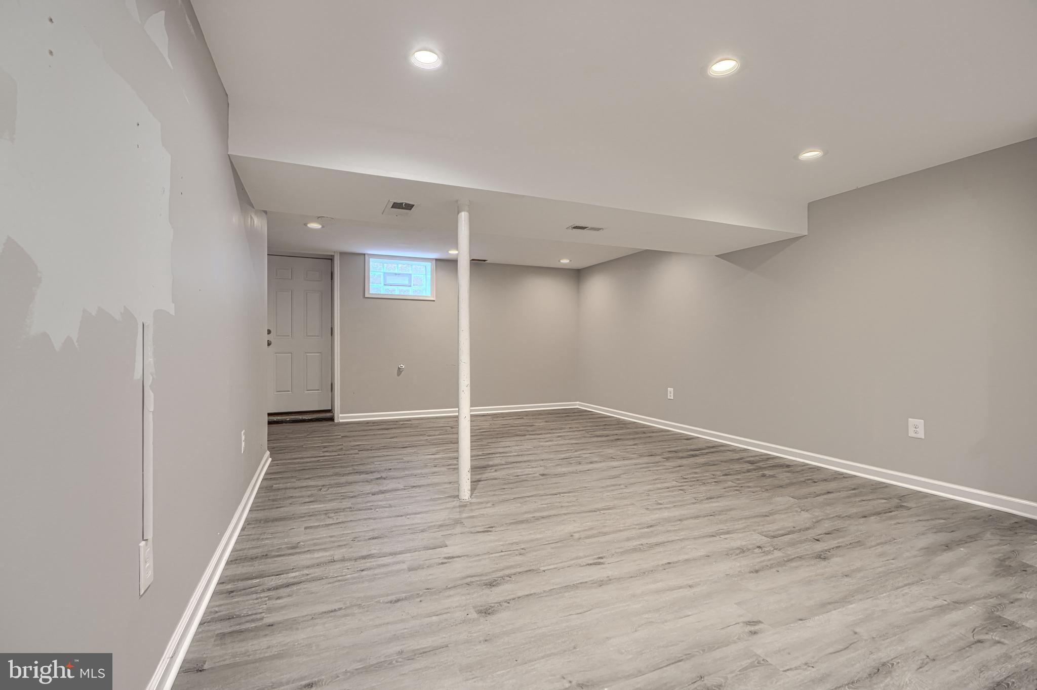 HALLFIELD MANOR - Residential