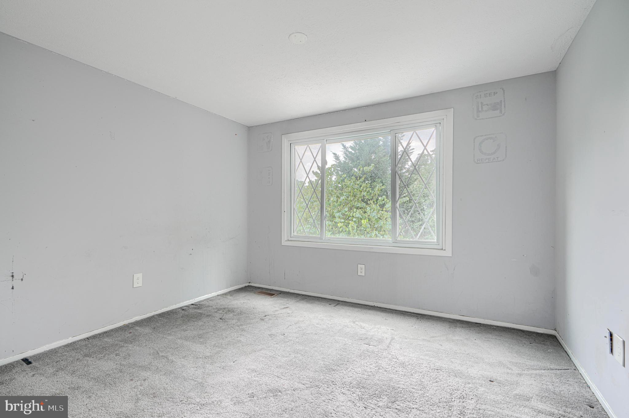 HALLFIELD MANOR - Residential