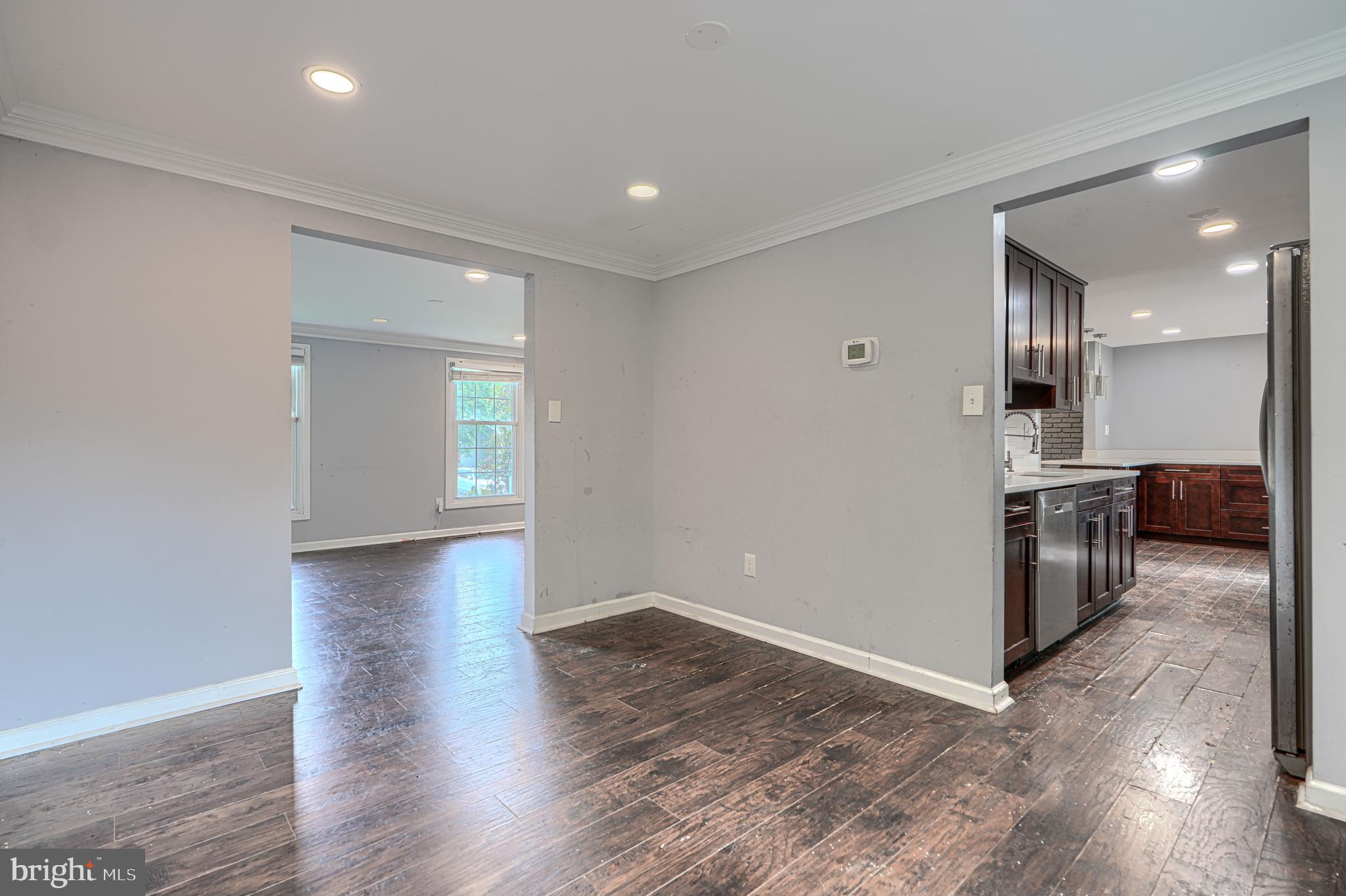 HALLFIELD MANOR - Residential