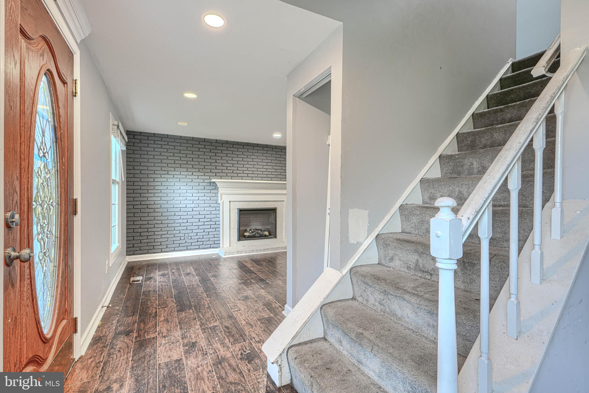 HALLFIELD MANOR - Residential