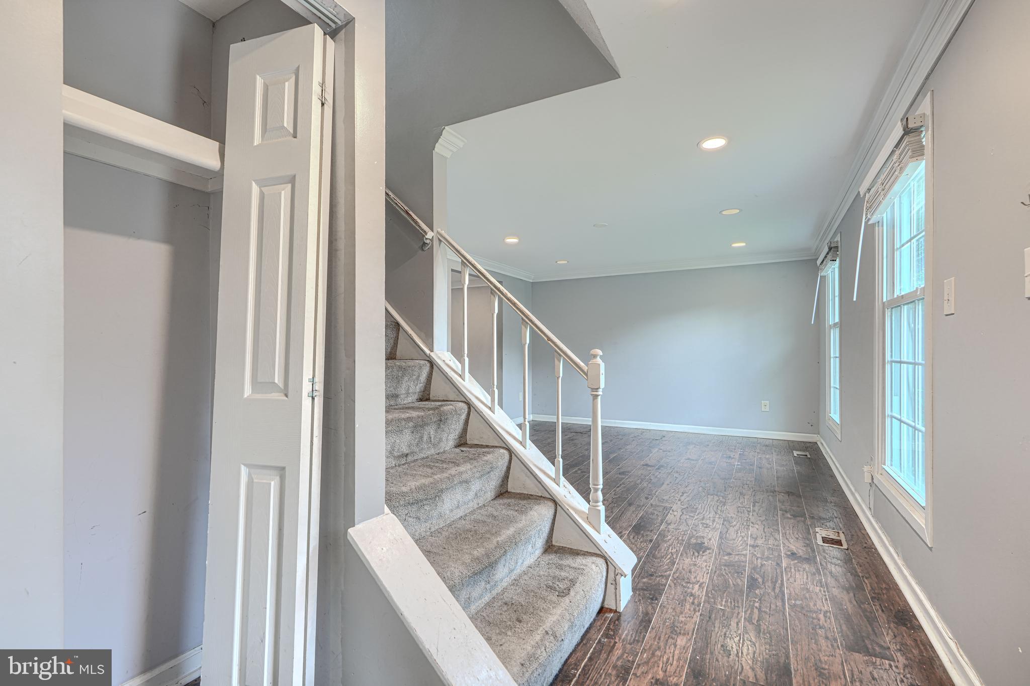 HALLFIELD MANOR - Residential