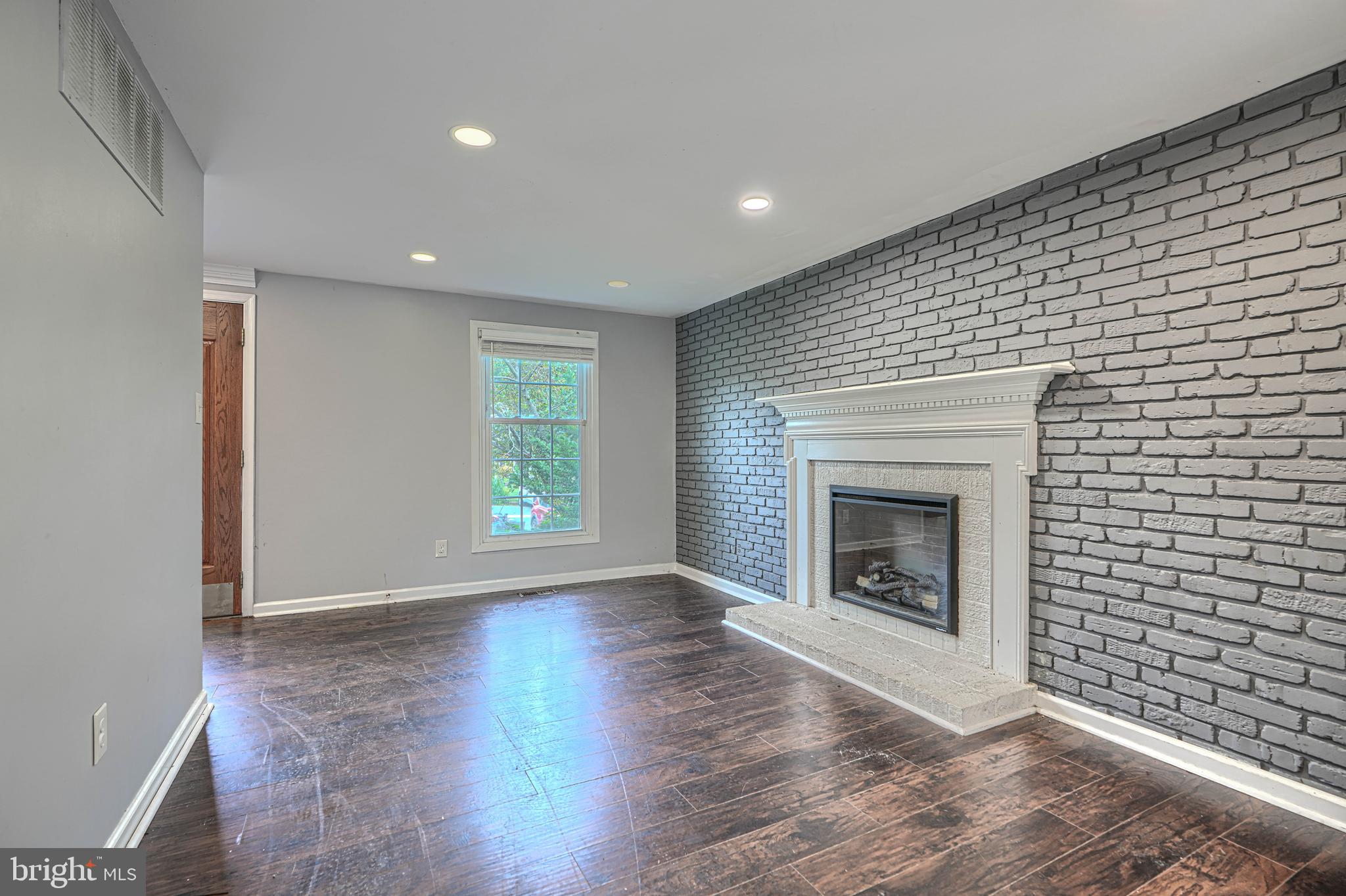 HALLFIELD MANOR - Residential