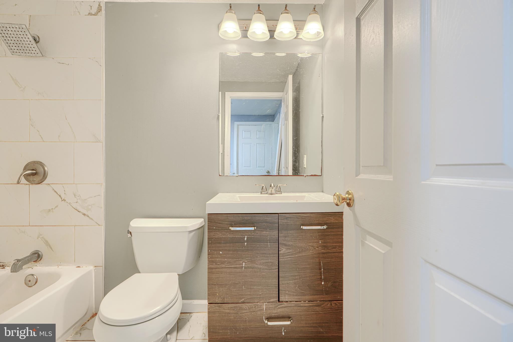 HALLFIELD MANOR - Residential