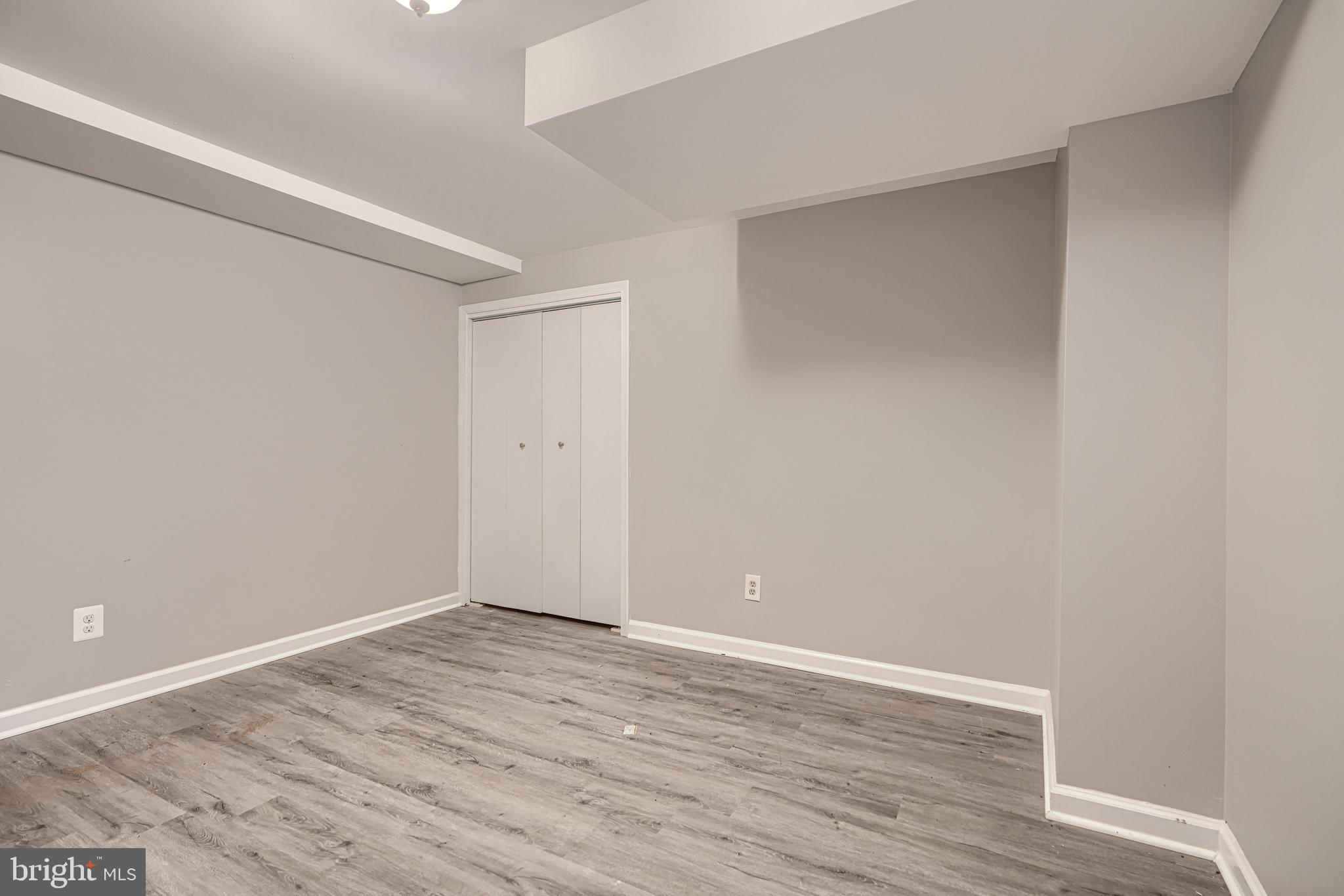 HALLFIELD MANOR - Residential