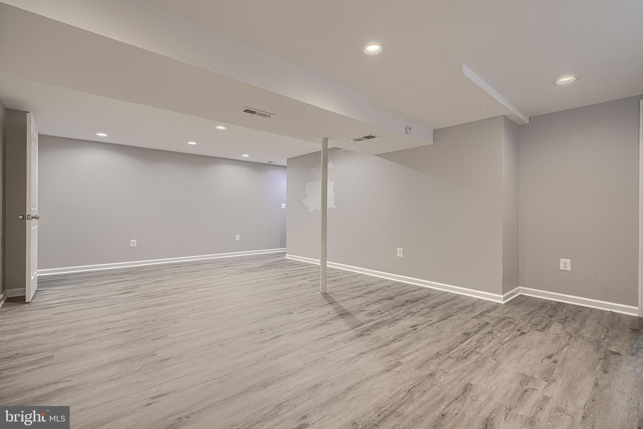 HALLFIELD MANOR - Residential