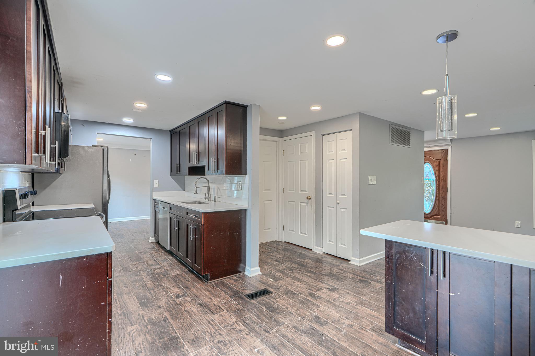 HALLFIELD MANOR - Residential