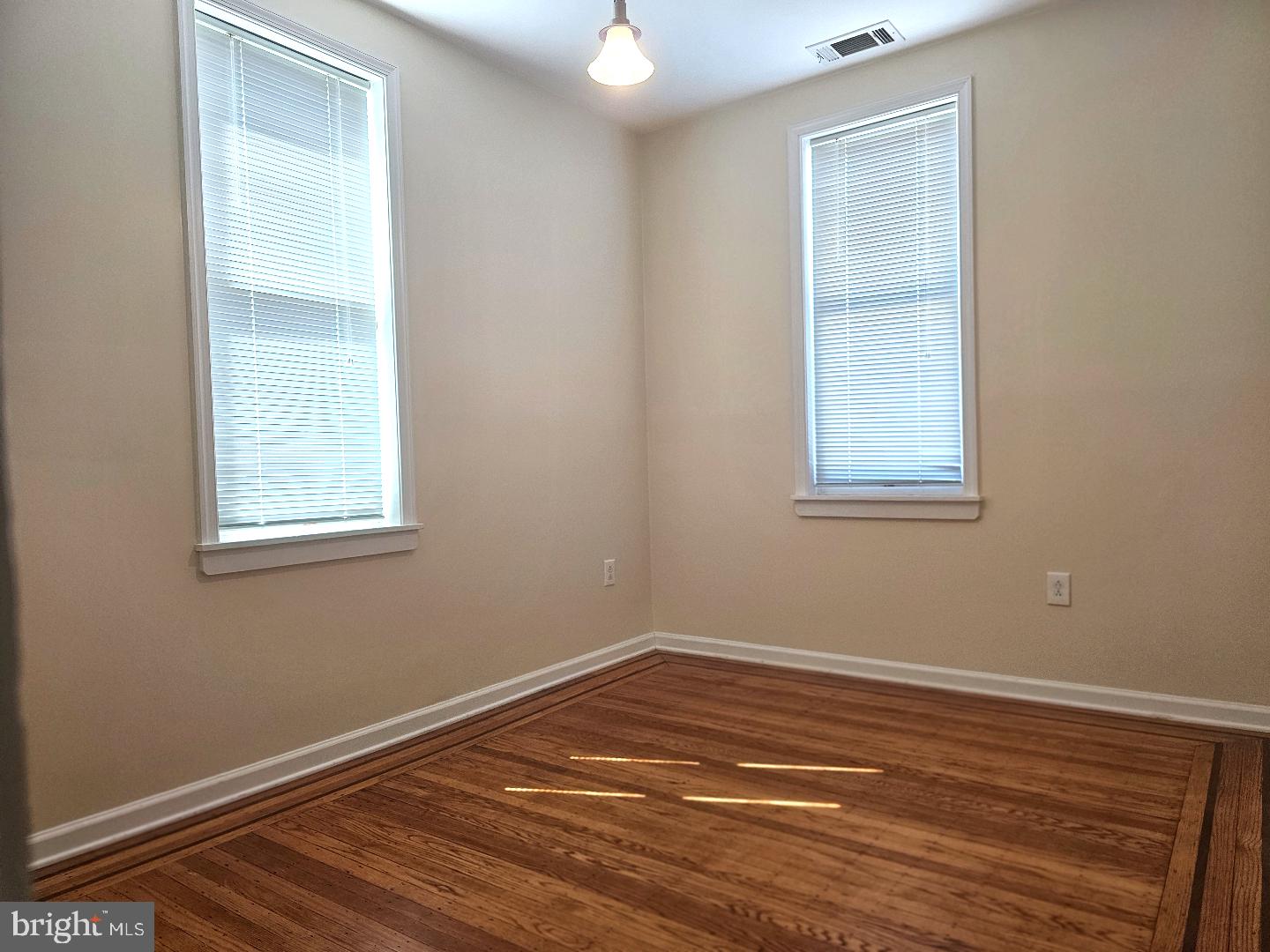 LAWNDALE - Residential