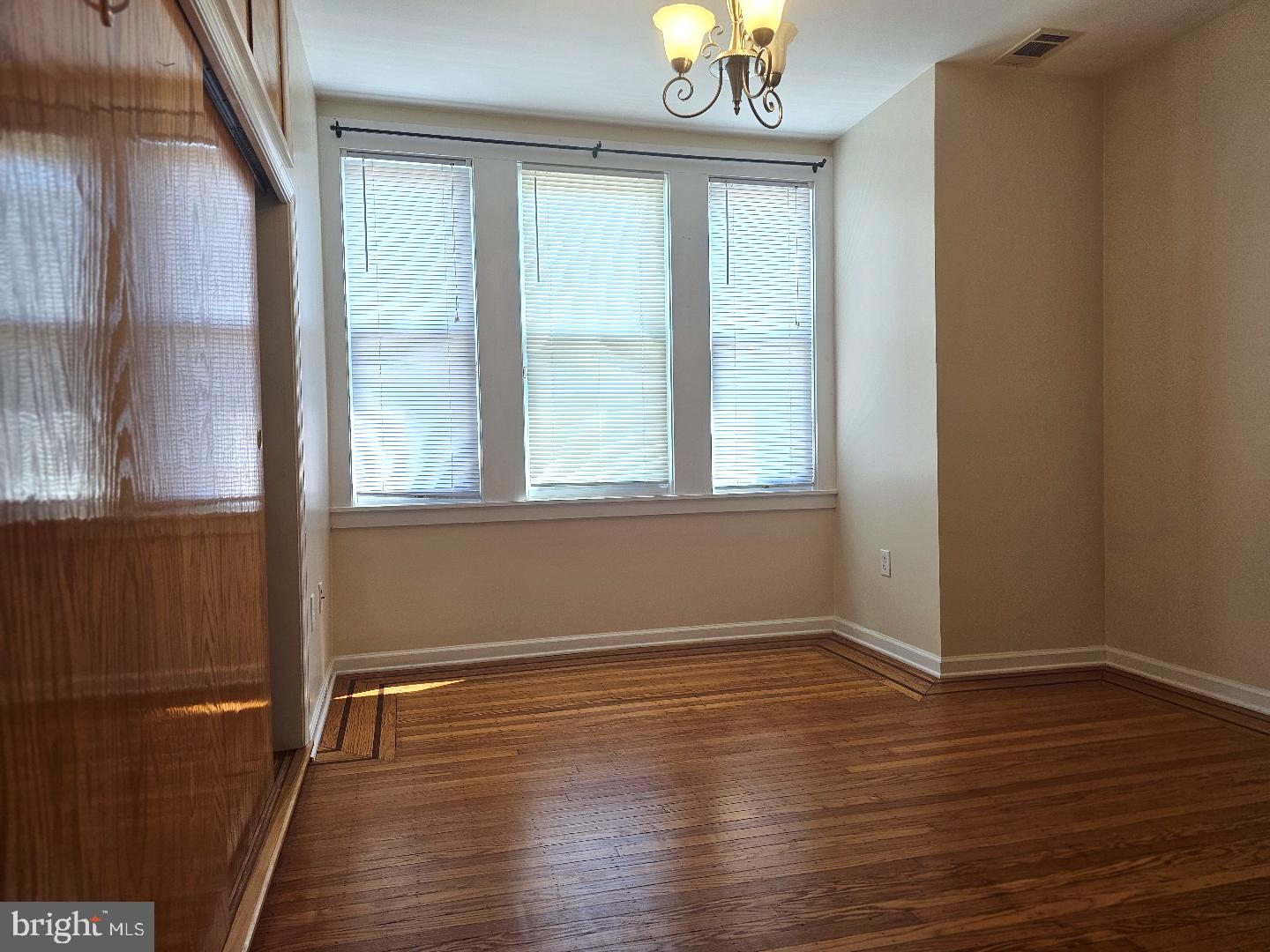 LAWNDALE - Residential