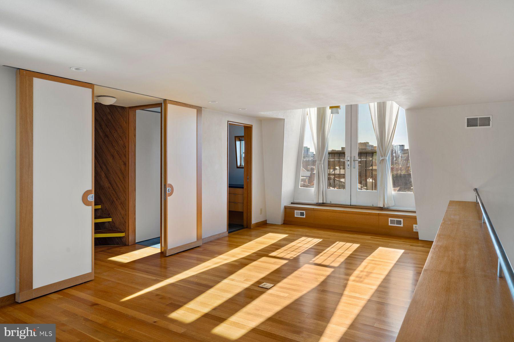 RITTENHOUSE SQUARE - Residential Income