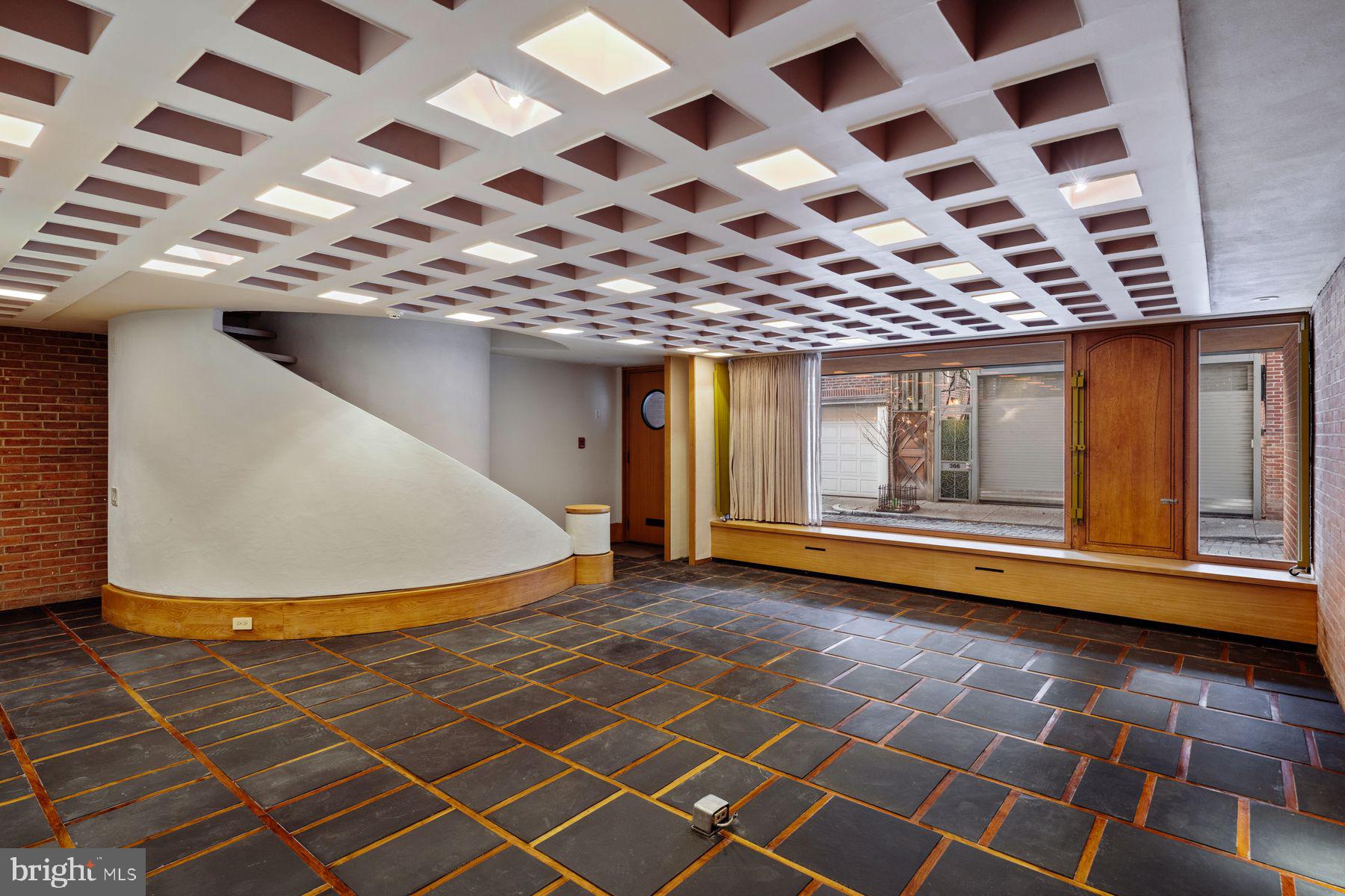 RITTENHOUSE SQUARE - Residential Income