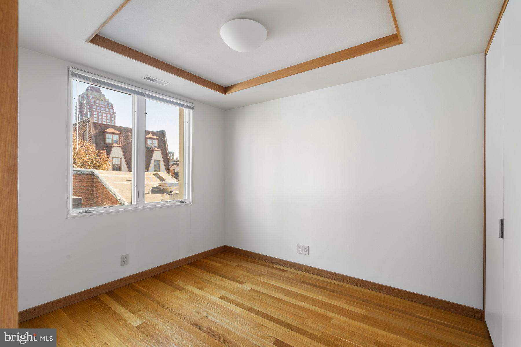 RITTENHOUSE SQUARE - Residential Income