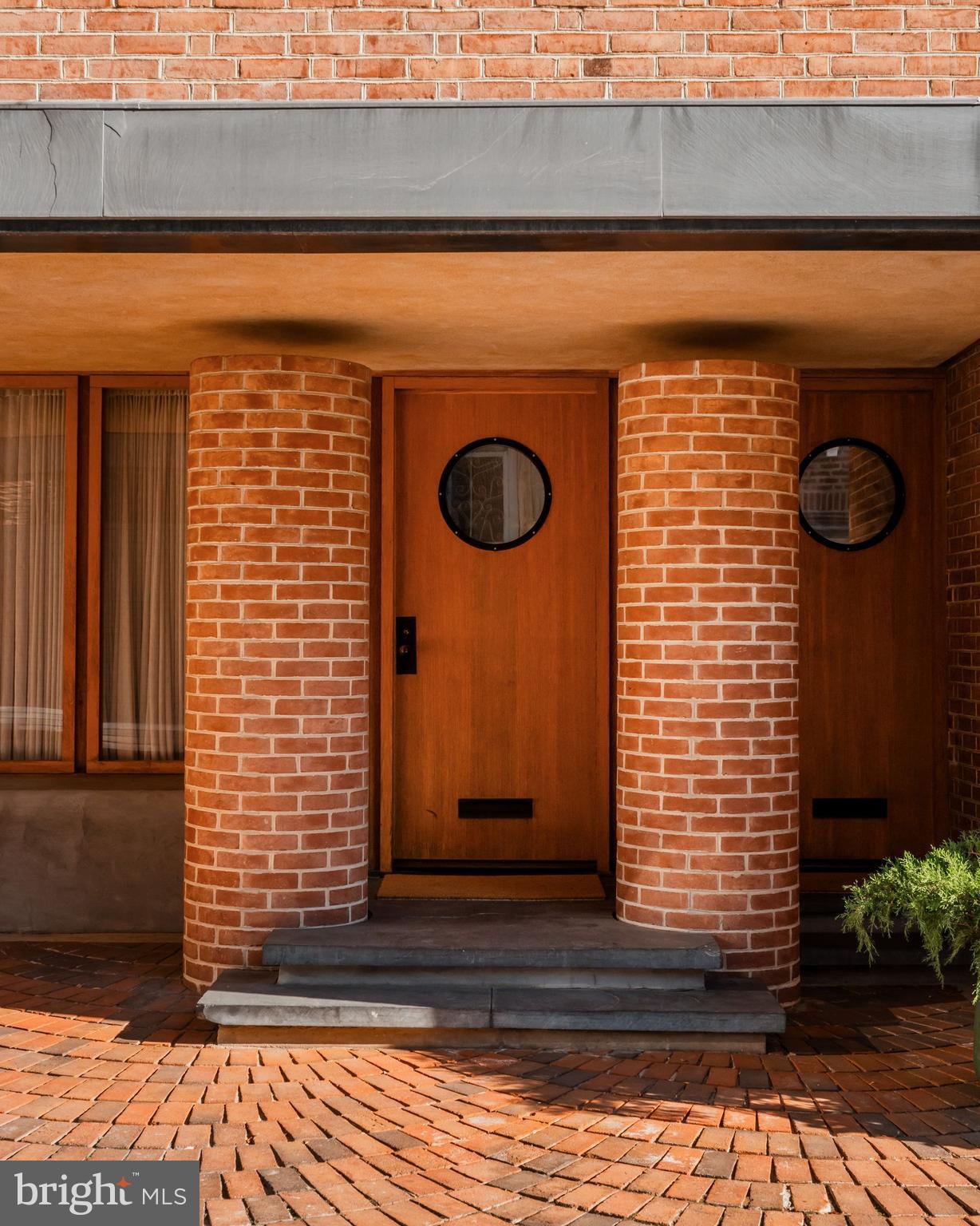 RITTENHOUSE SQUARE - Residential Income