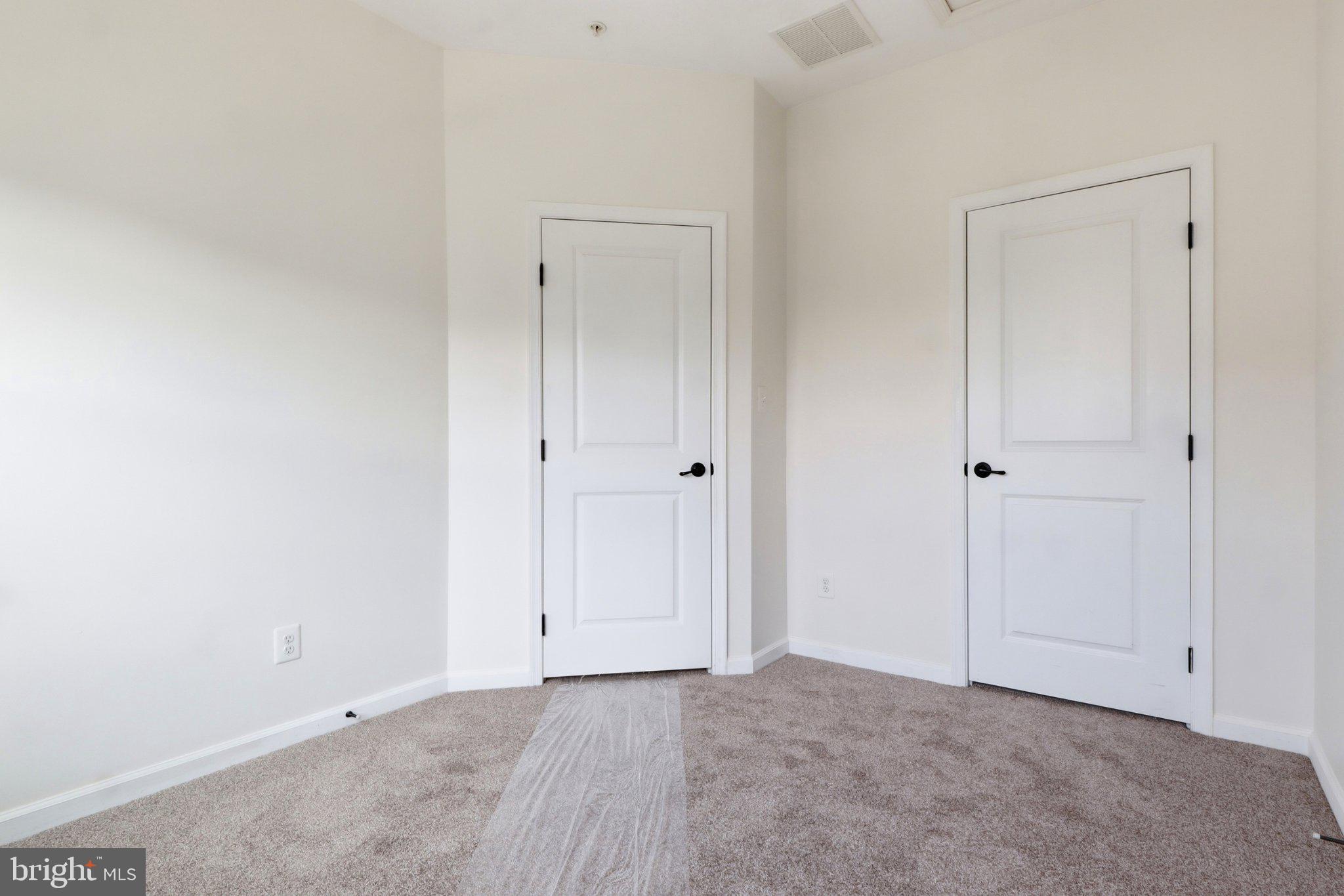 STONEGATE AT REGENTS GLEN - Residential