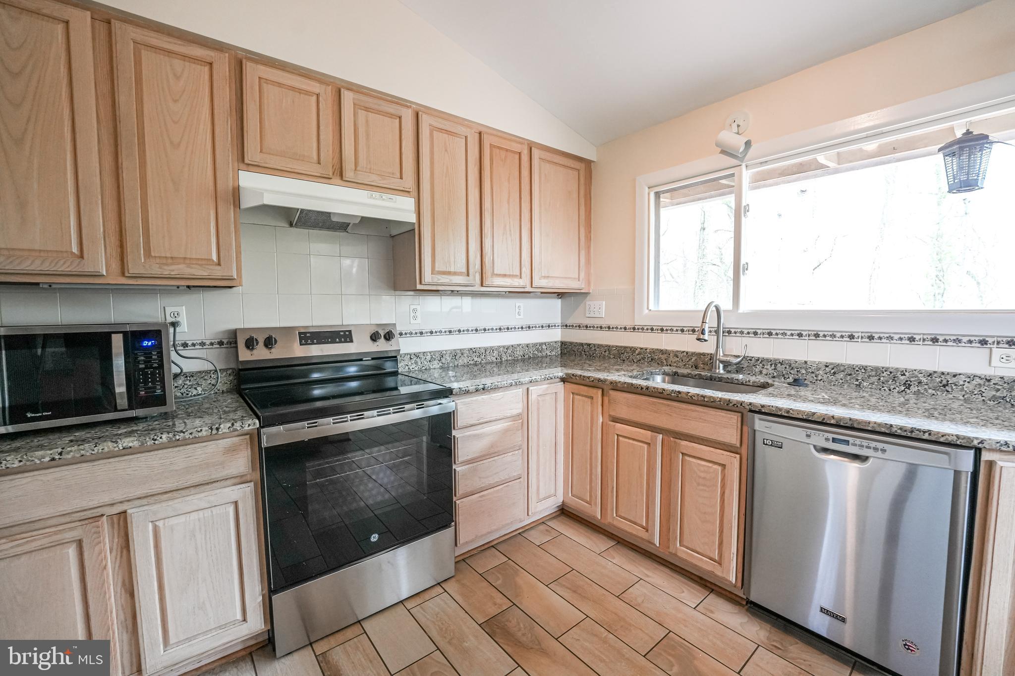 RAYMONDALE - Residential Lease
