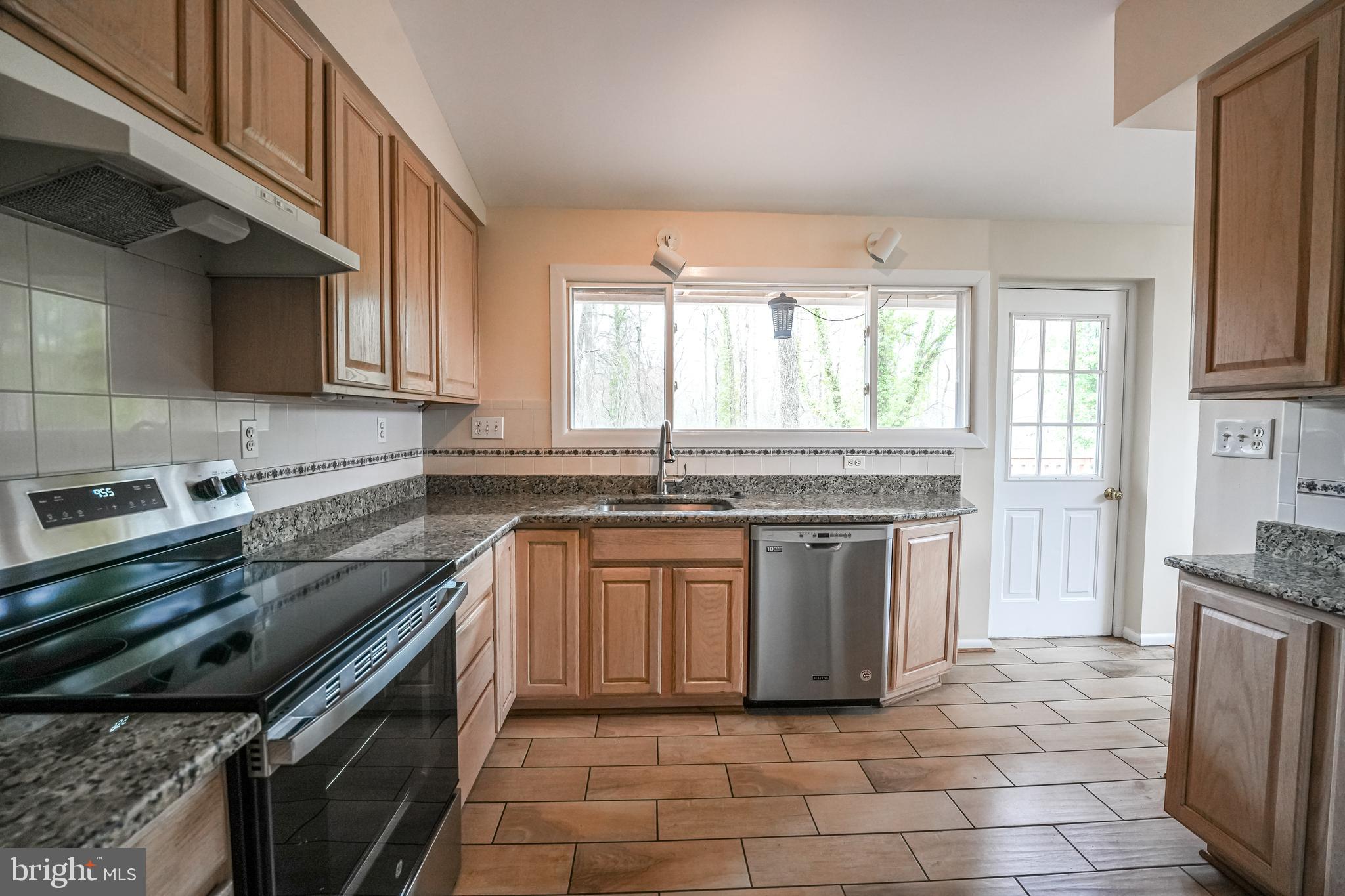 RAYMONDALE - Residential Lease