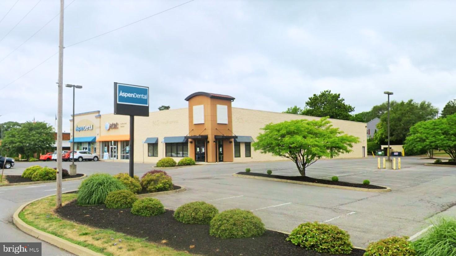 Opportunity for fantastic value add investment/end user
opportunity, situated on heavily traveled Route 11-15 with
great visibility. There are many national and regional
tenants surrounding this high visibility property. The site is
adjacent to Susquehanna Valley Country Club, Texas
Roadhouse and Lowe's Home Improvement and just 1 1/2
blocks to Susquehanna Valley Mall. Retail Strip Center with
18,804 SF total. Current tenants include AT&T and Aspen
Dental. The vacant 5,500 SF medical/ retail space was
previously occupied by a national medical franchise and has
an extensive medical/office fit out! The +/- 7,600 SF
storage space to the rear of the facility is climate controlled
and water tight and includes a bay door. Perfect for a
multitude of dry storage uses.